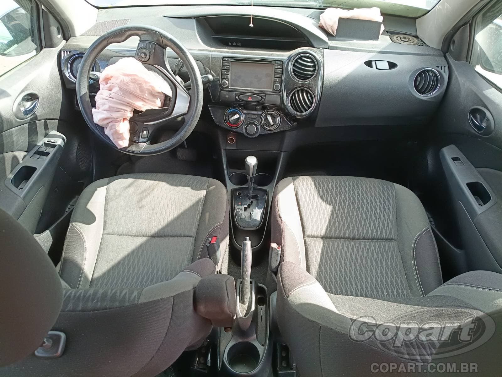 Toyota Etios 2018 — foto 9