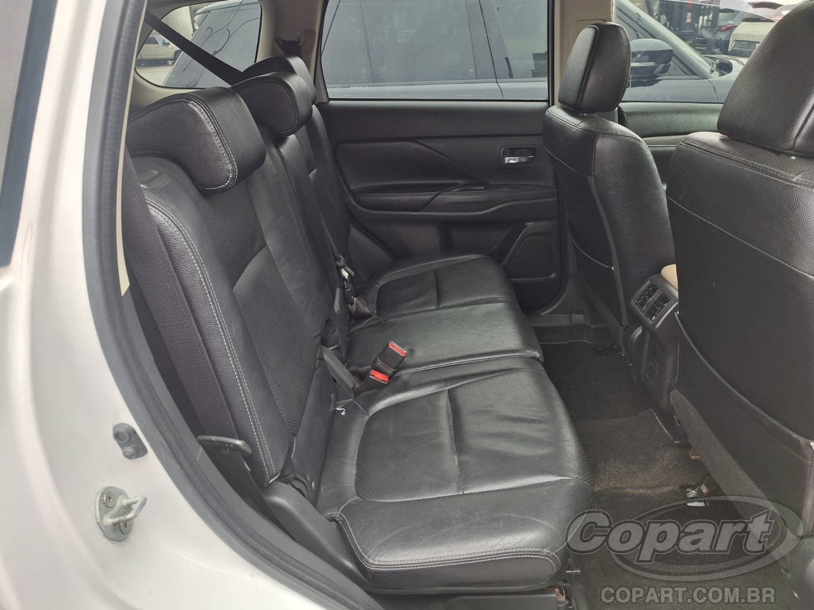Mitsubishi Outlander 2020 — foto 6