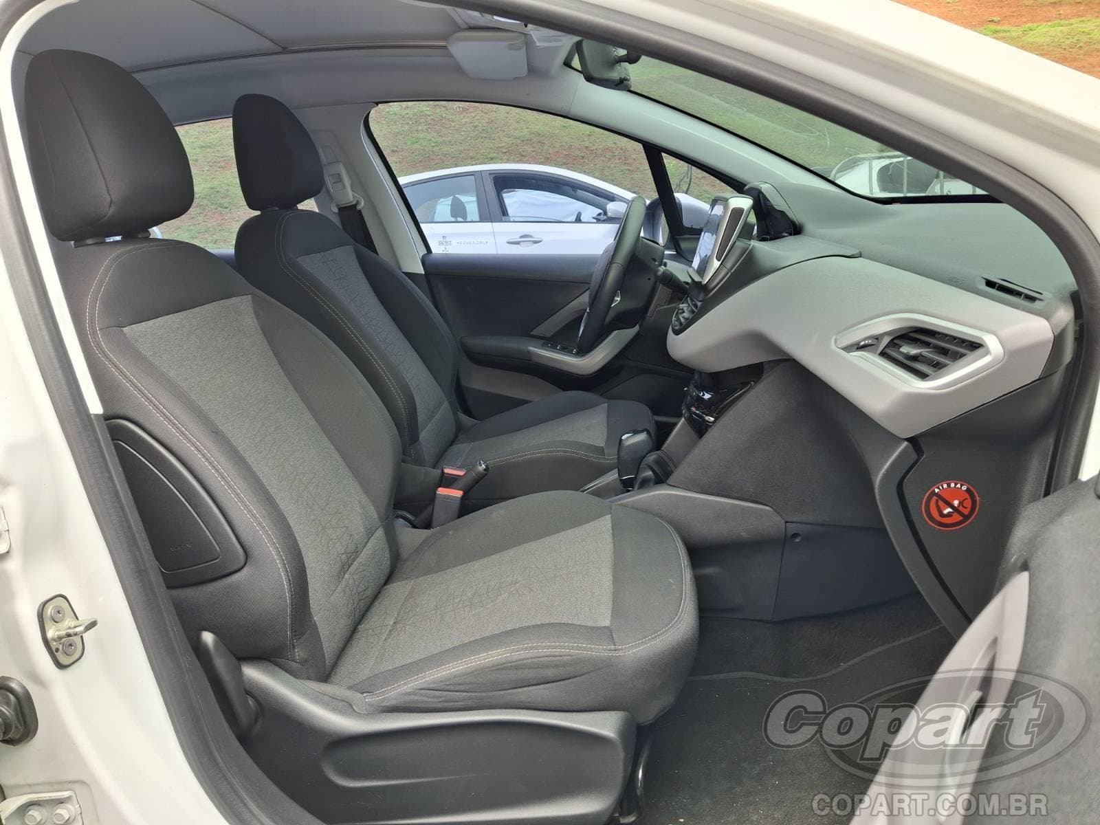 Peugeot 208 2018 — foto 5