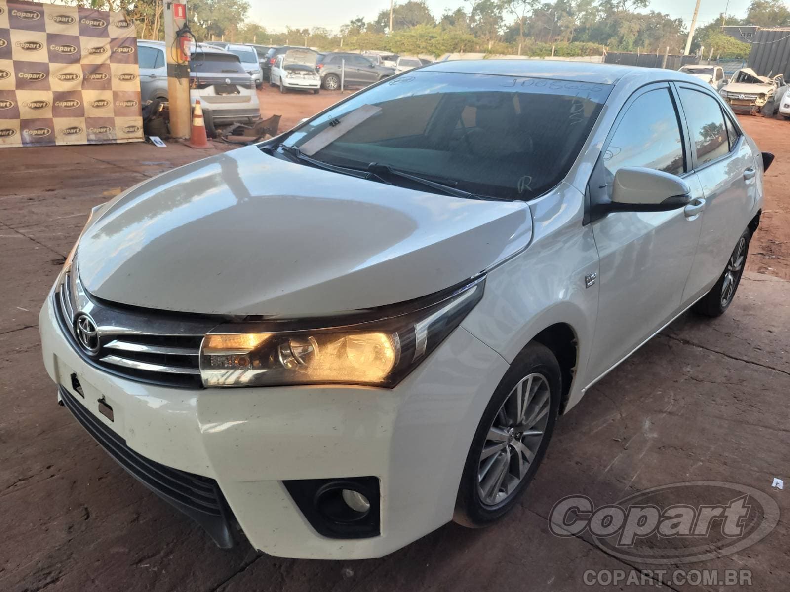 Toyota Corolla 2015 — foto 2