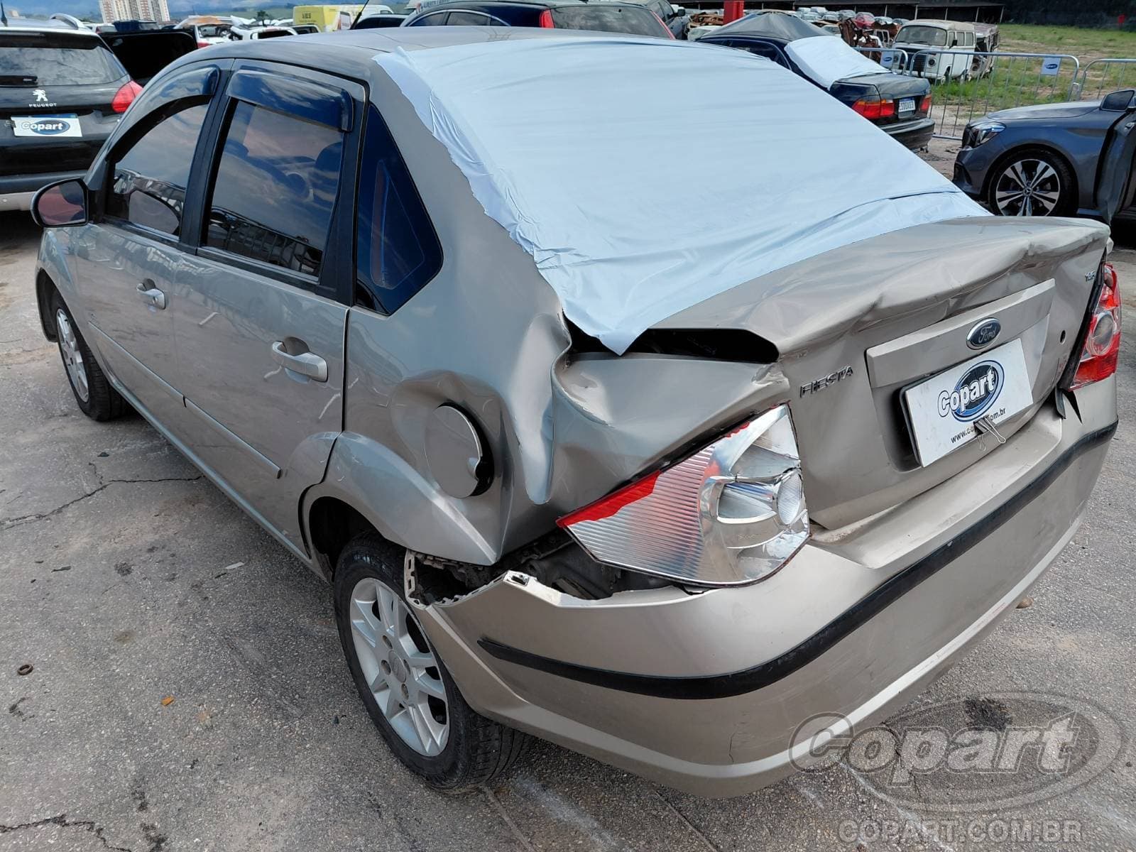 Ford Fiesta Sedan 2009 — foto 3