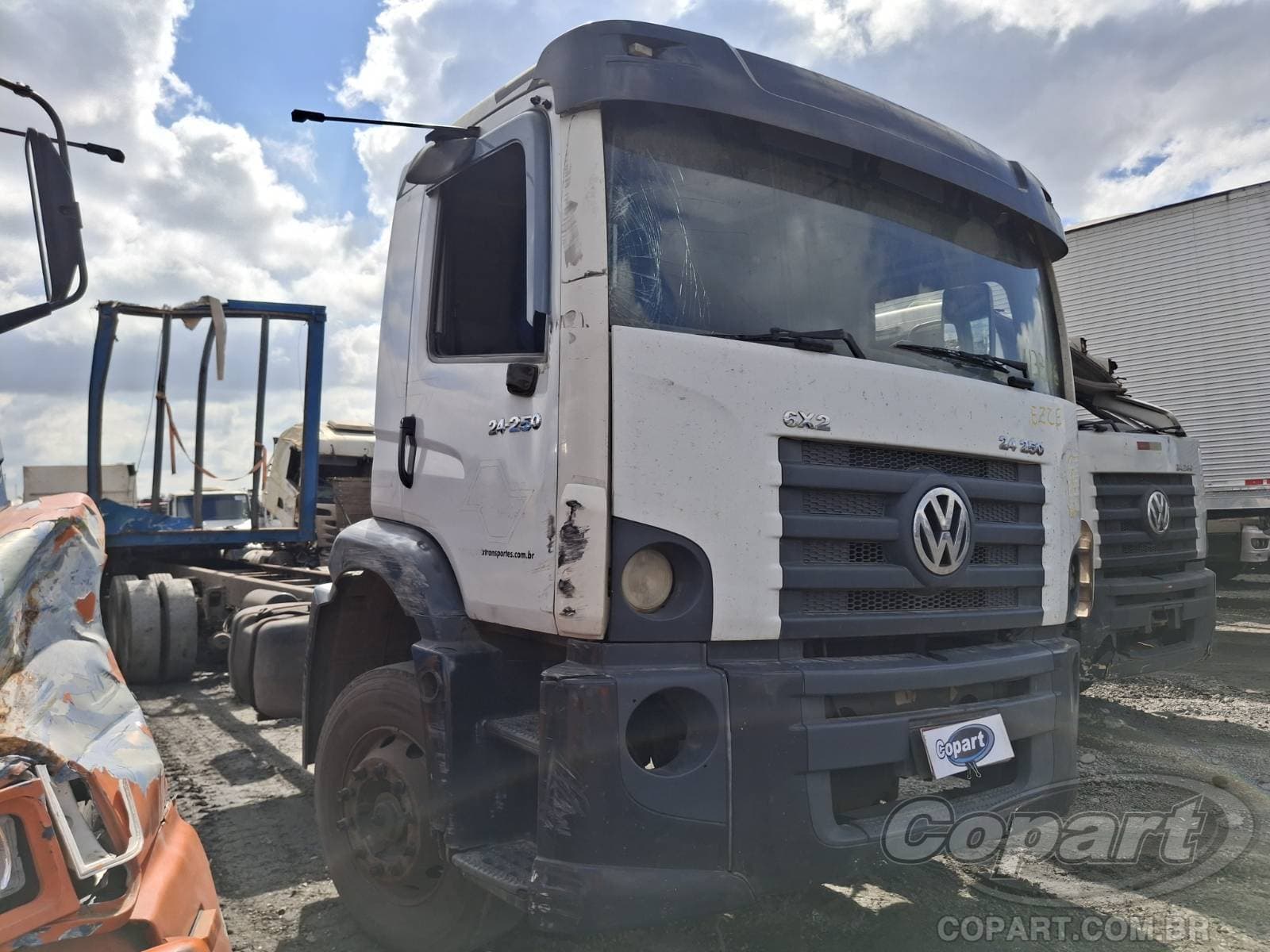 Volkswagen Constellation 5.9 2011