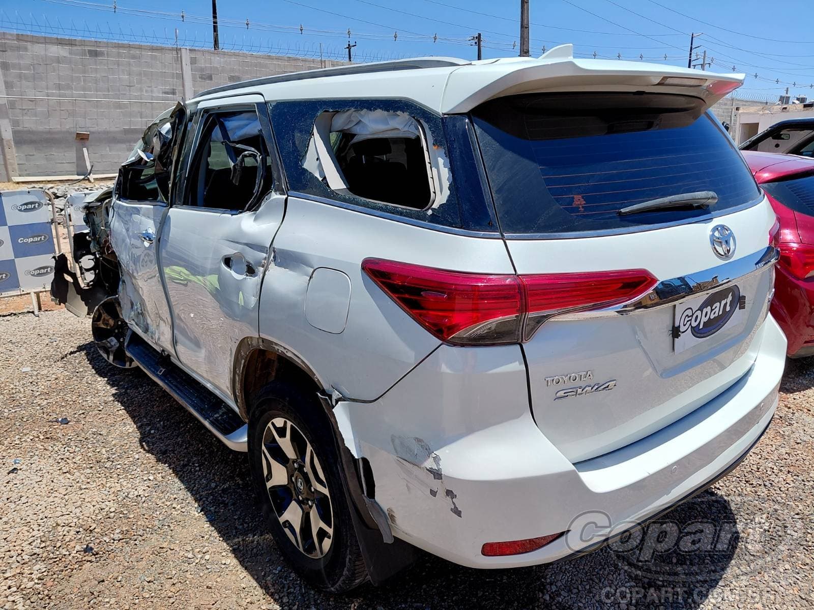 Toyota Hilux SW4 2017 — foto 3