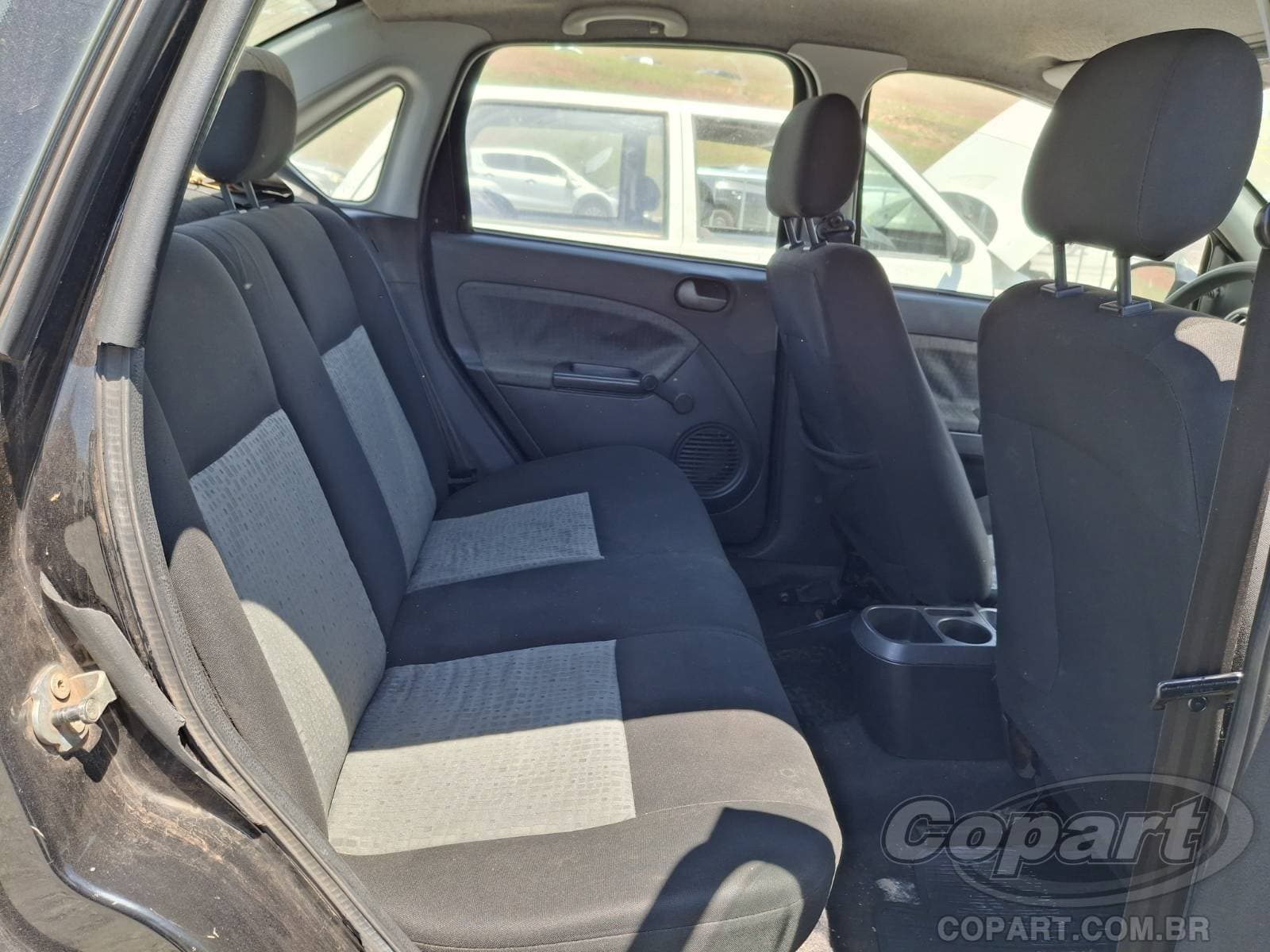 Ford Fiesta Sedan 2014 — foto 6