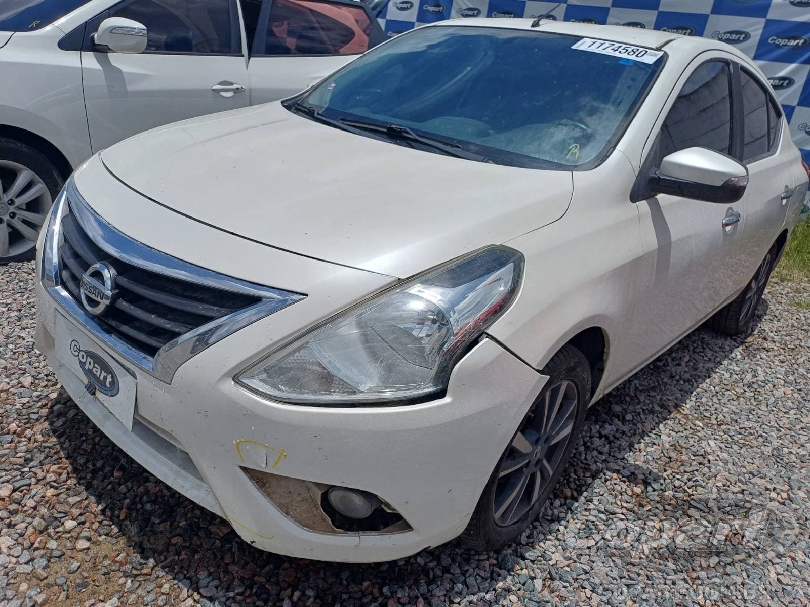 Nissan Versa 2018 — foto 2