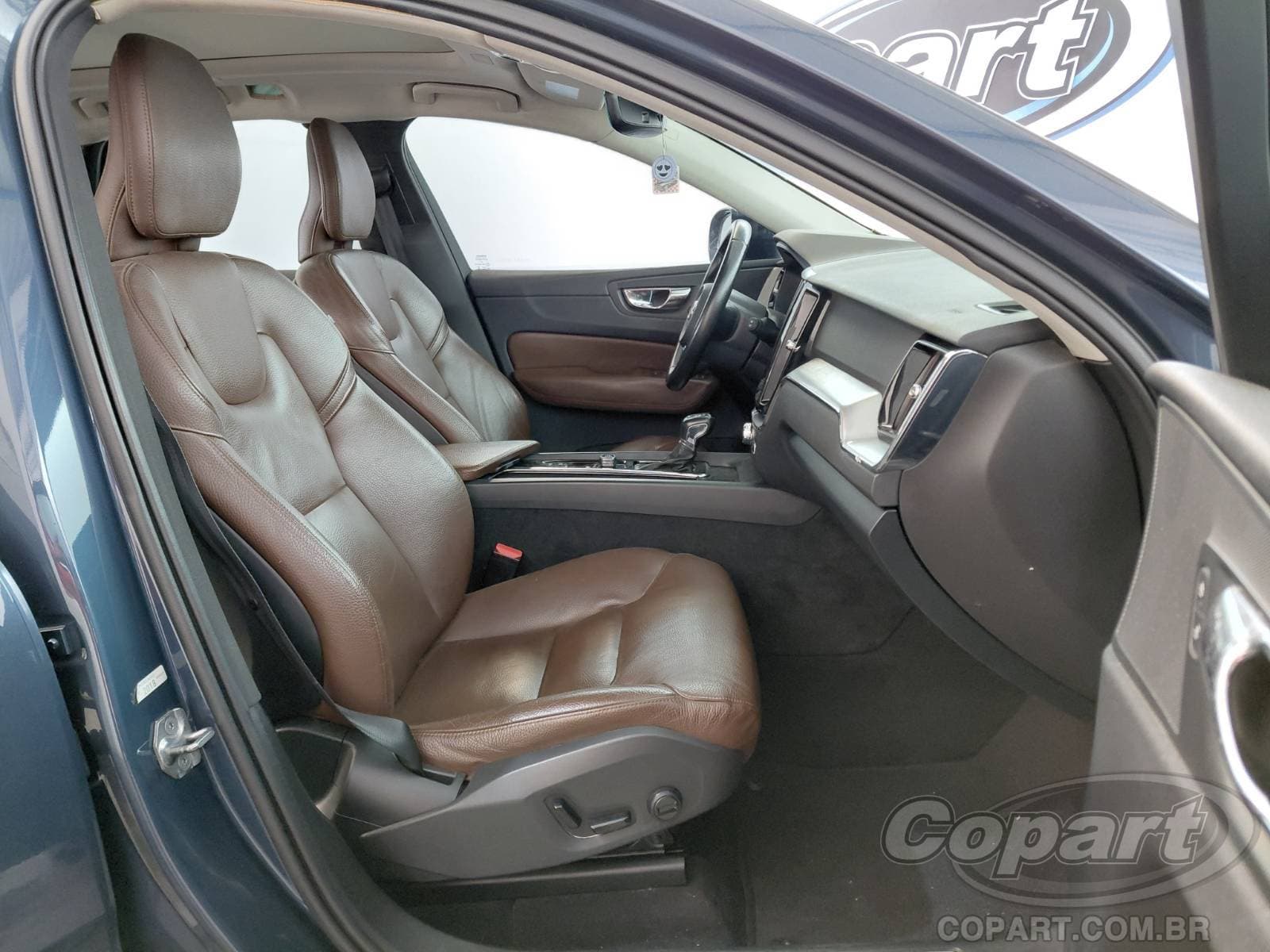 Volvo Xc60 2019 — foto 5