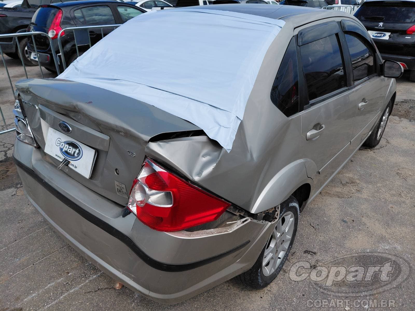 Ford Fiesta Sedan 2009 — foto 4