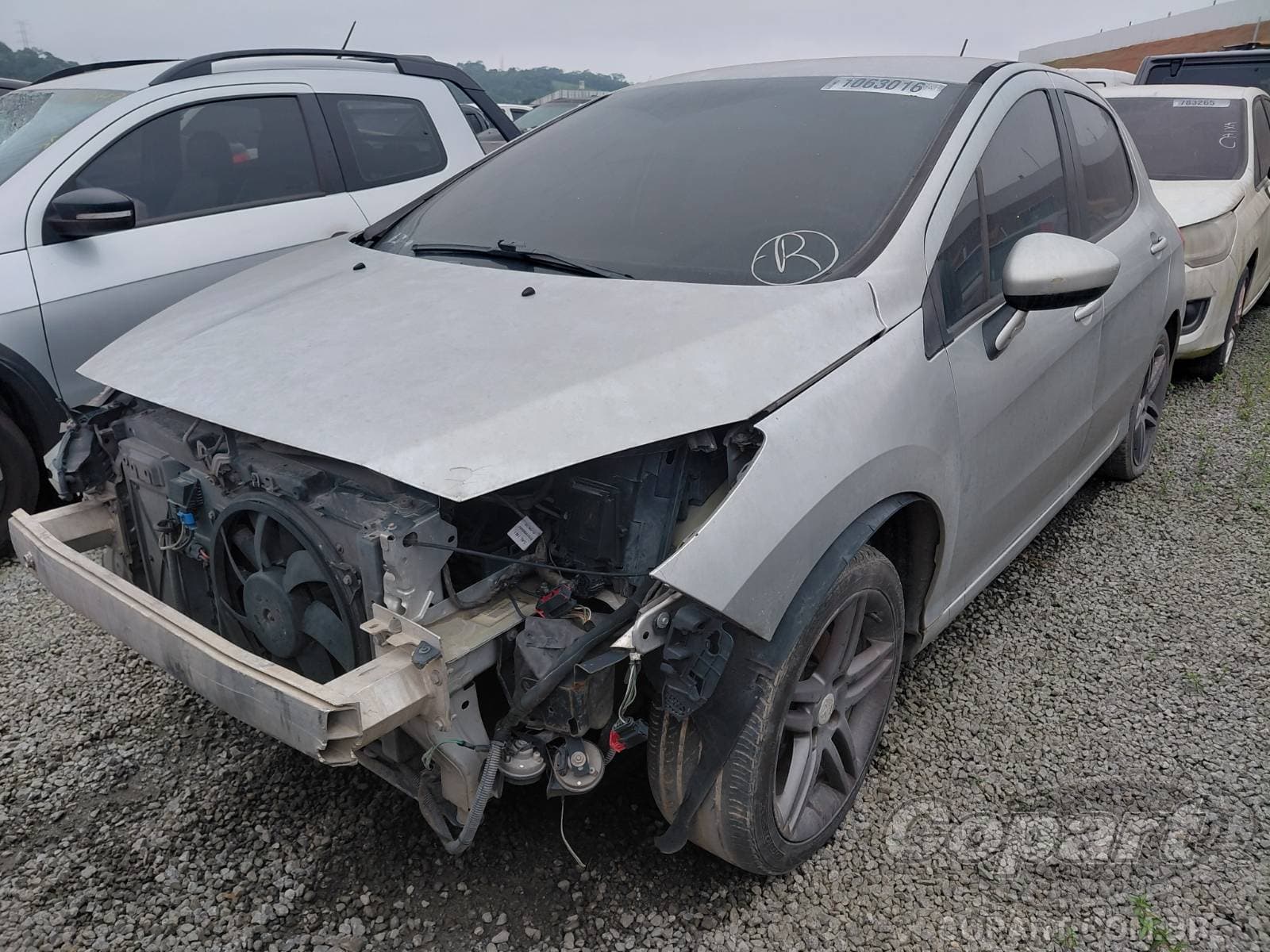 Peugeot 308 2014 — foto 2
