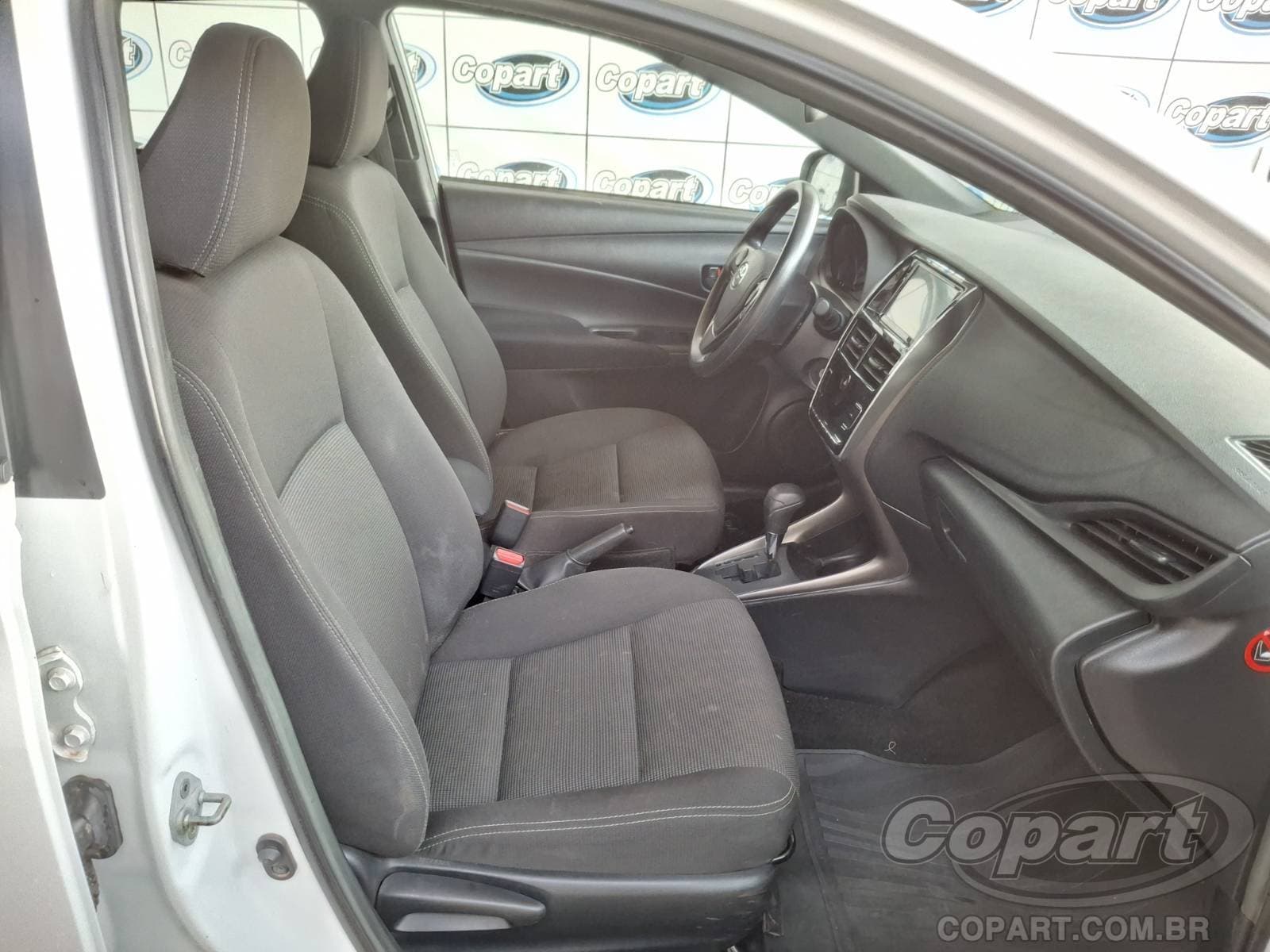 Toyota Yaris 2023 — foto 5