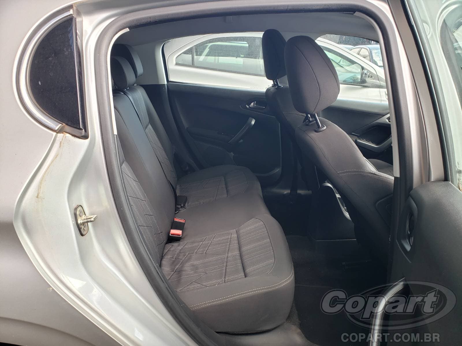 Peugeot 208 2016 — foto 6
