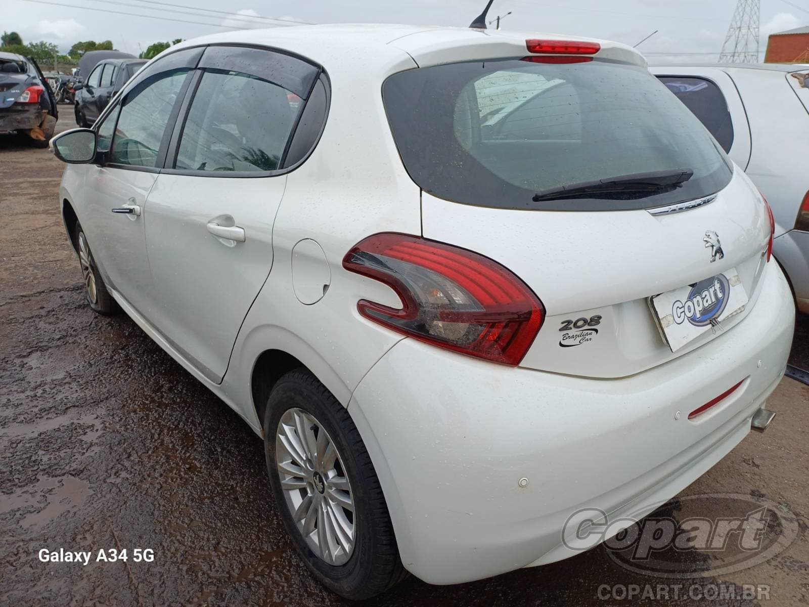 Peugeot 208 2018 — foto 3