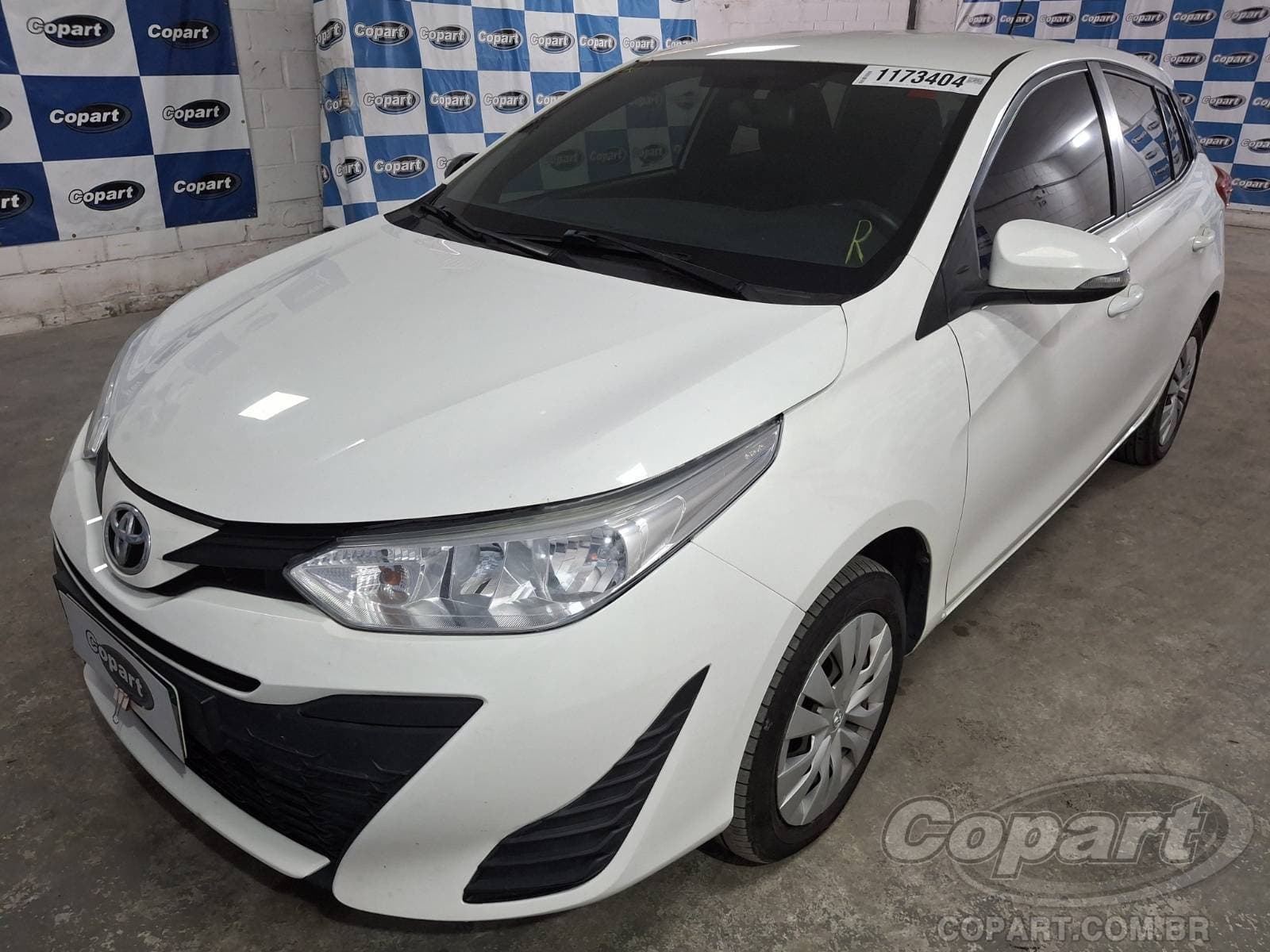 Toyota Yaris 2022 — foto 2