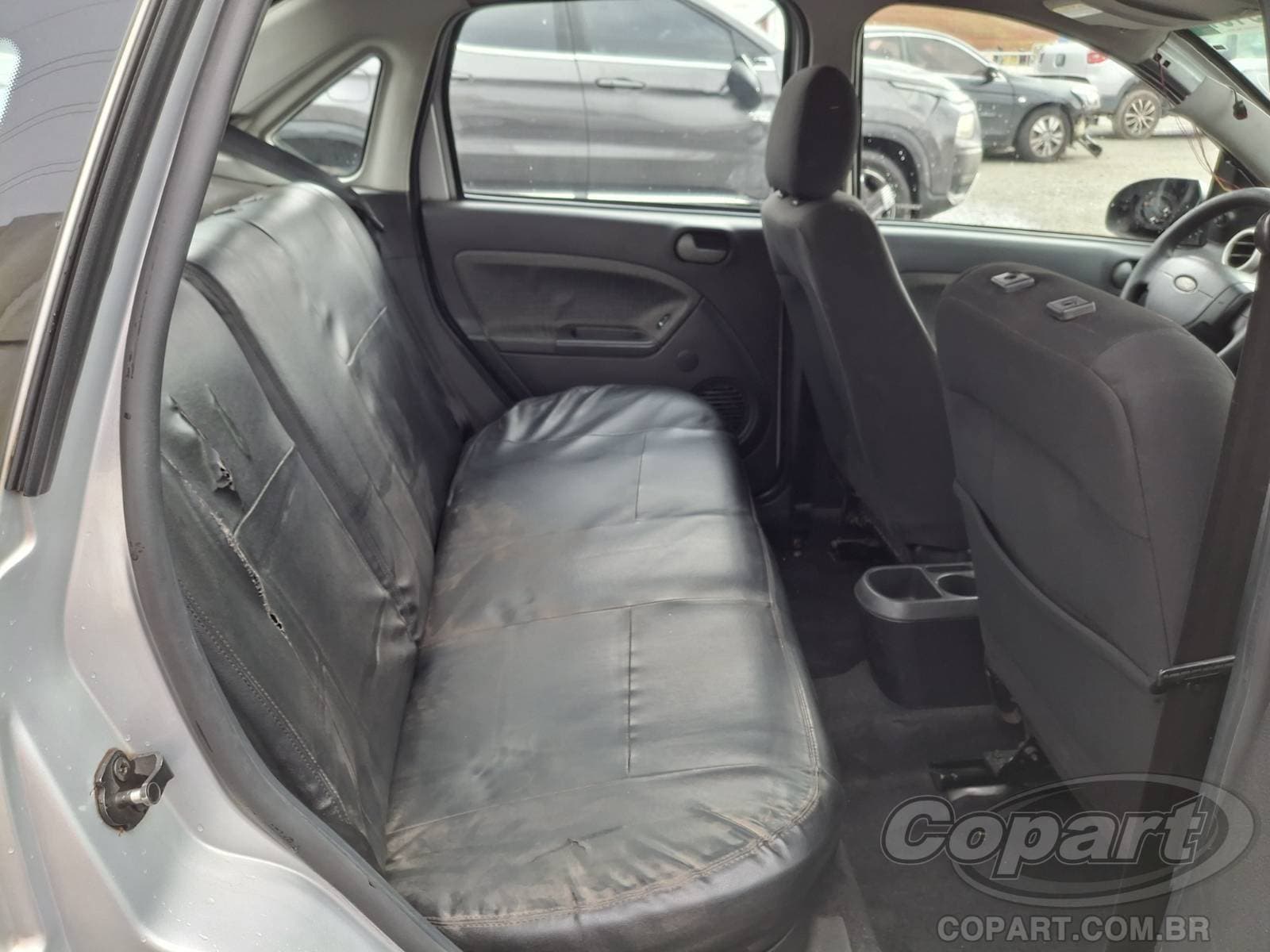 Ford Fiesta Sedan 2014 — foto 6