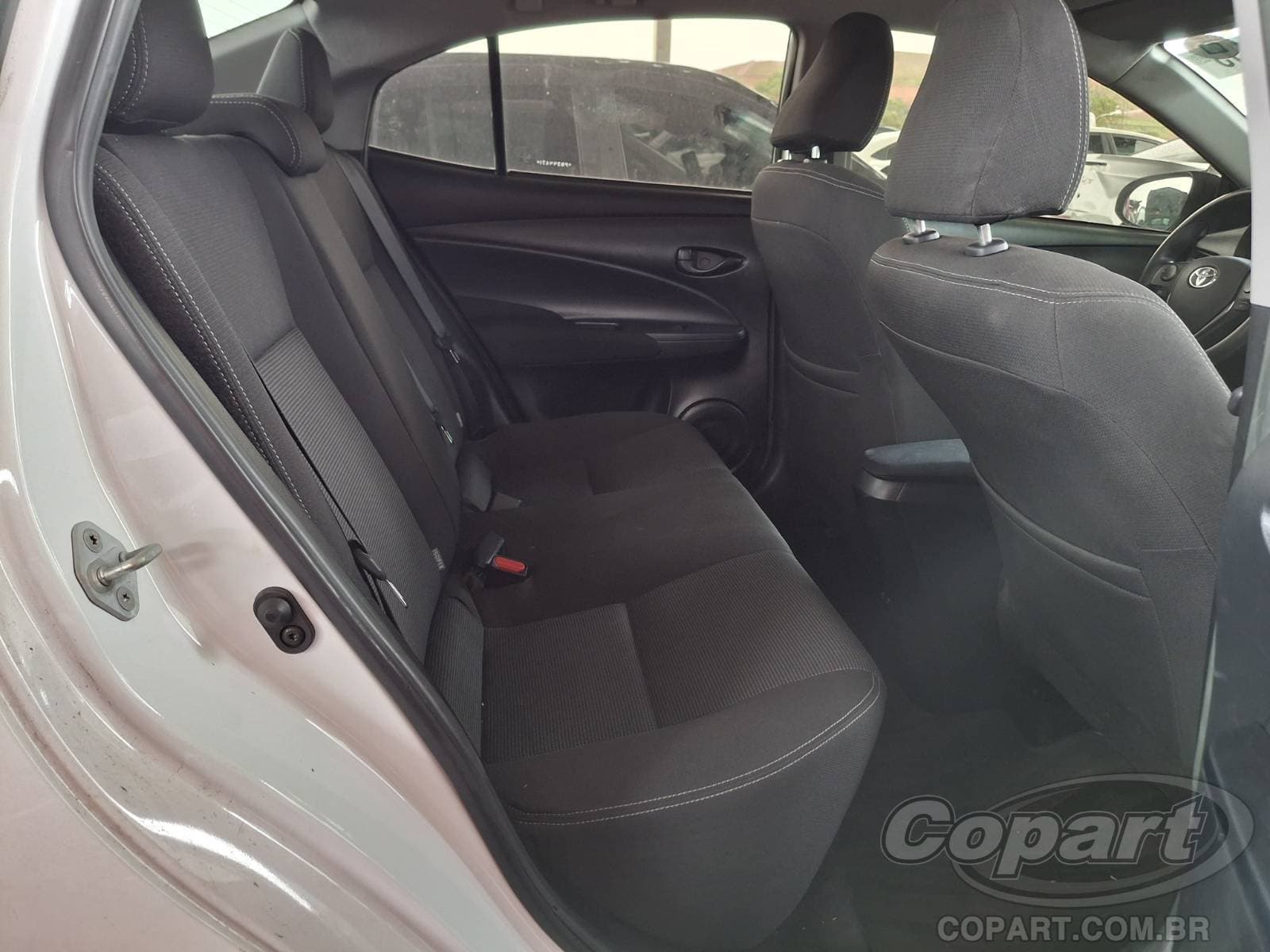 Toyota Yaris Seda 2023 — foto 6