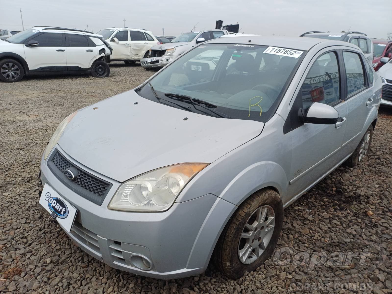 Ford Fiesta Sedan 2009 — foto 2