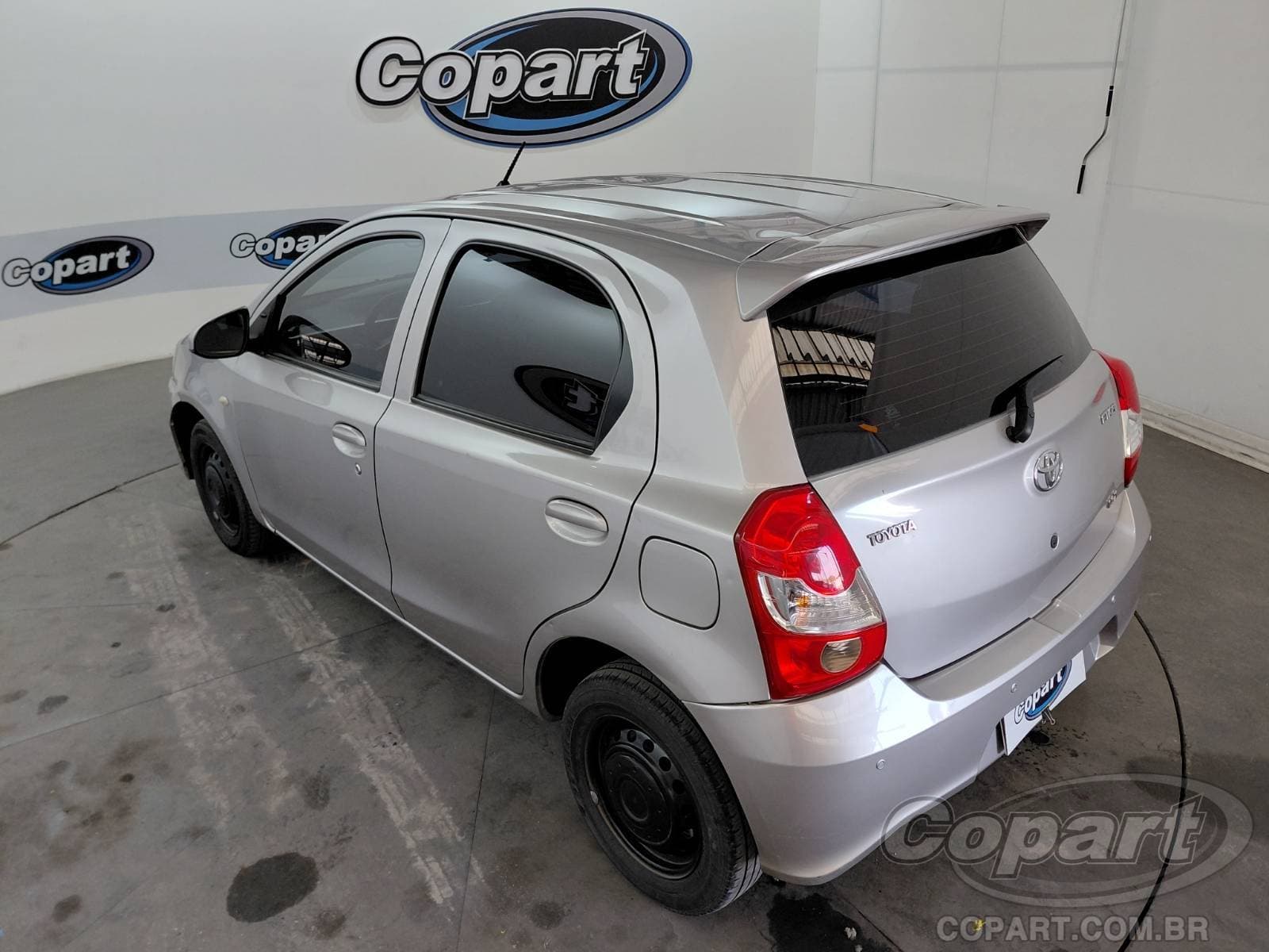 Toyota Etios 2018 — foto 3