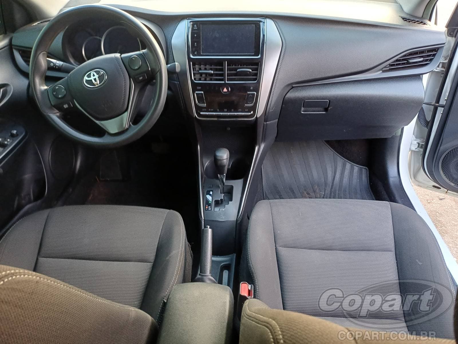 Toyota Yaris Seda 2023 — foto 9