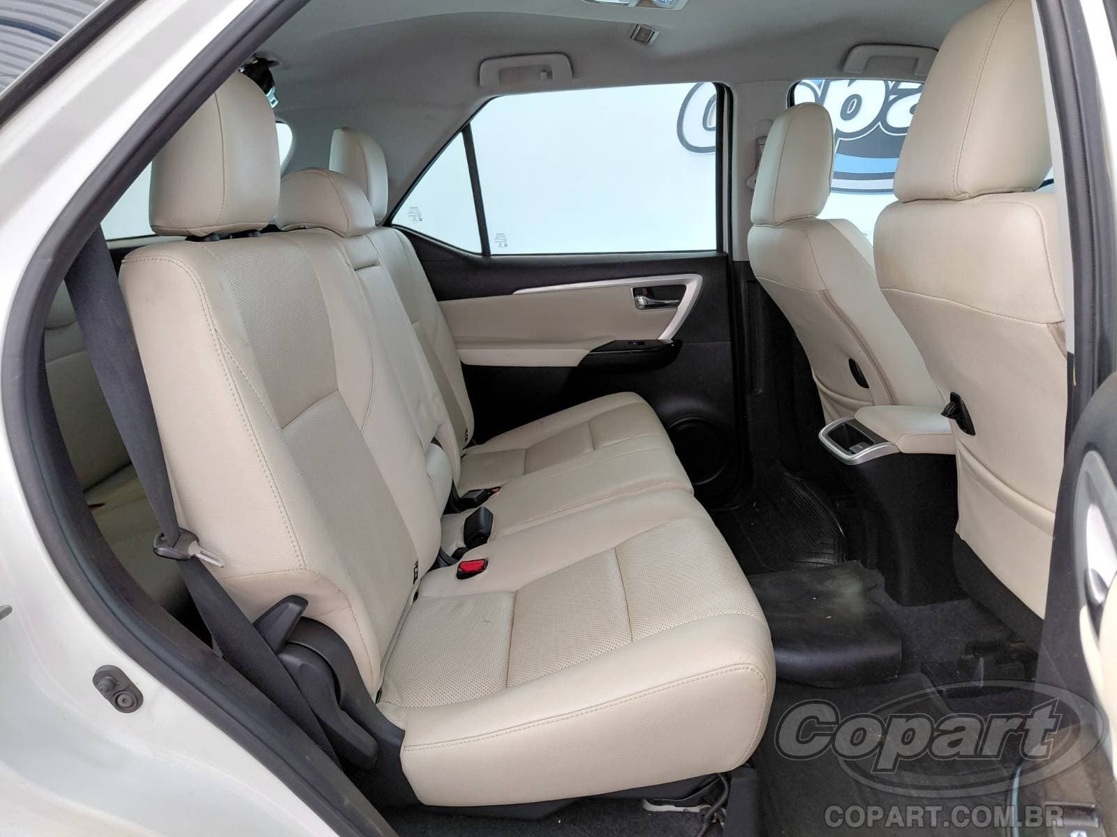 Toyota SW4 2020 — foto 6