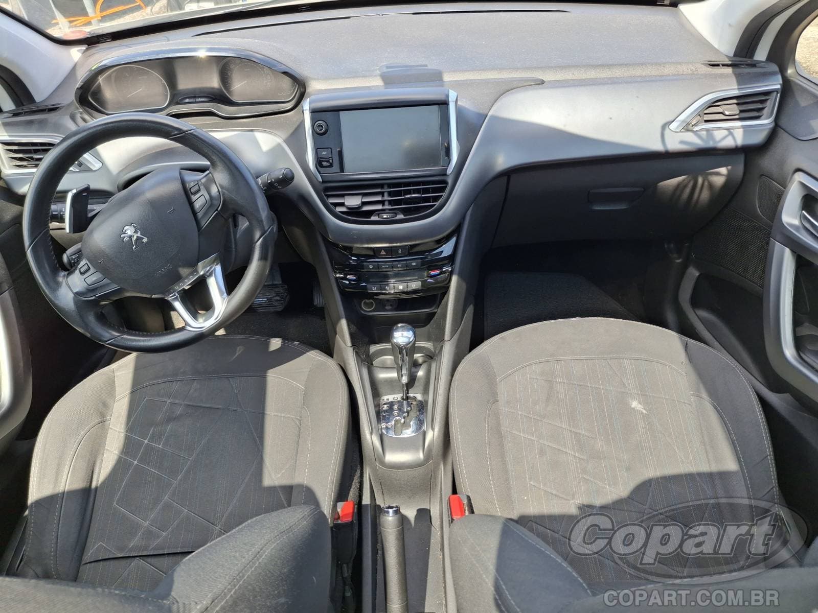Peugeot 208 2016 — foto 9