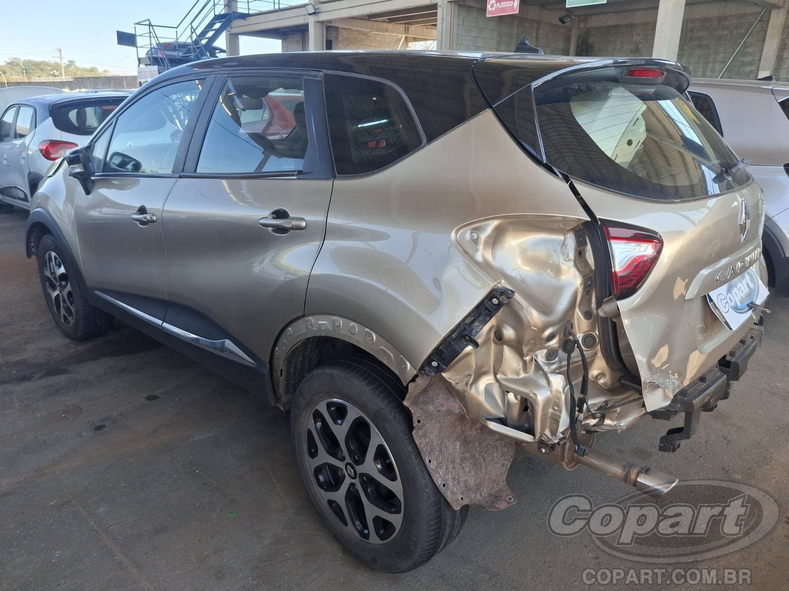 Renault Captur 2022 — foto 3