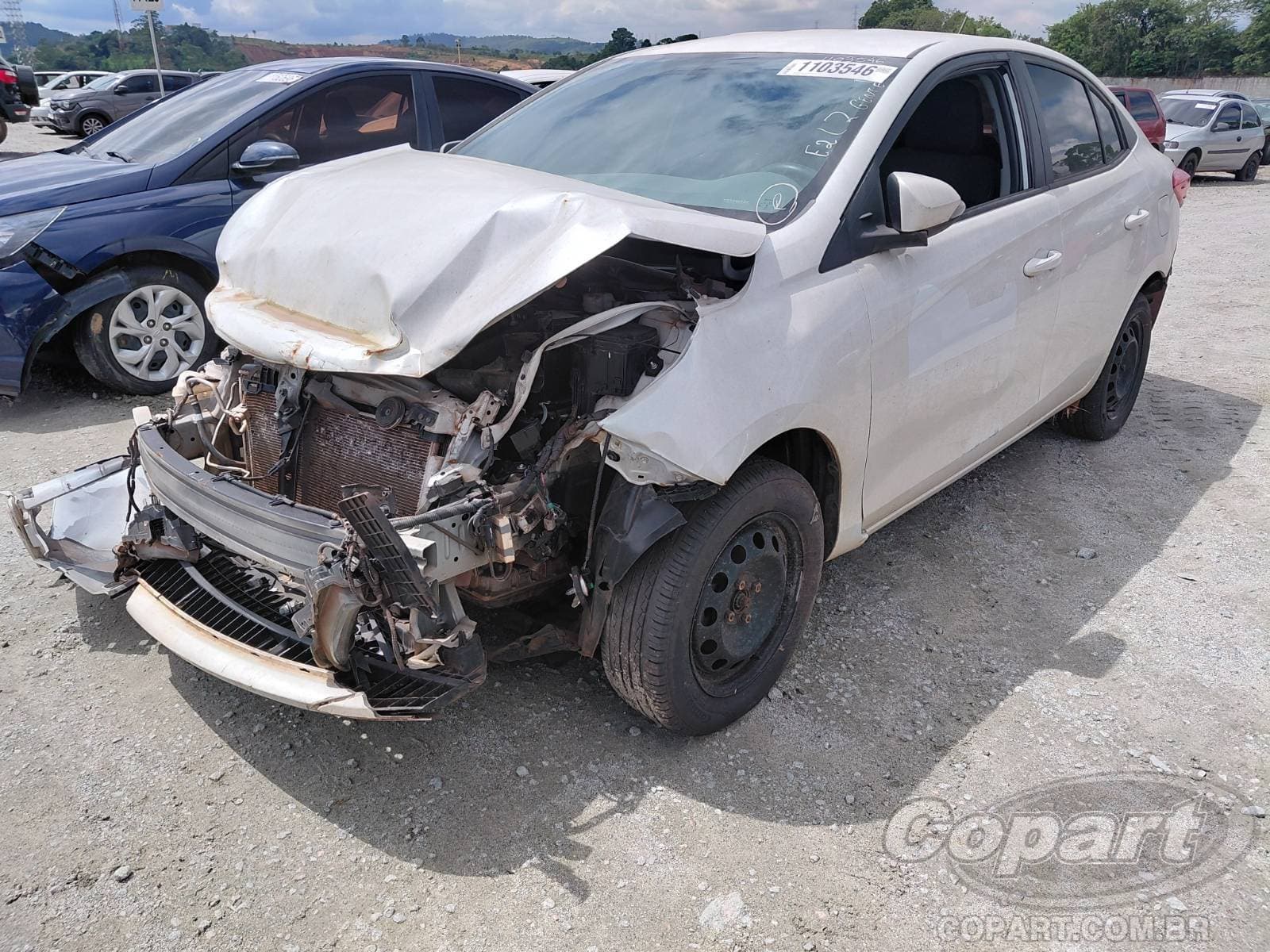 Toyota Yaris Seda 2025 — foto 2