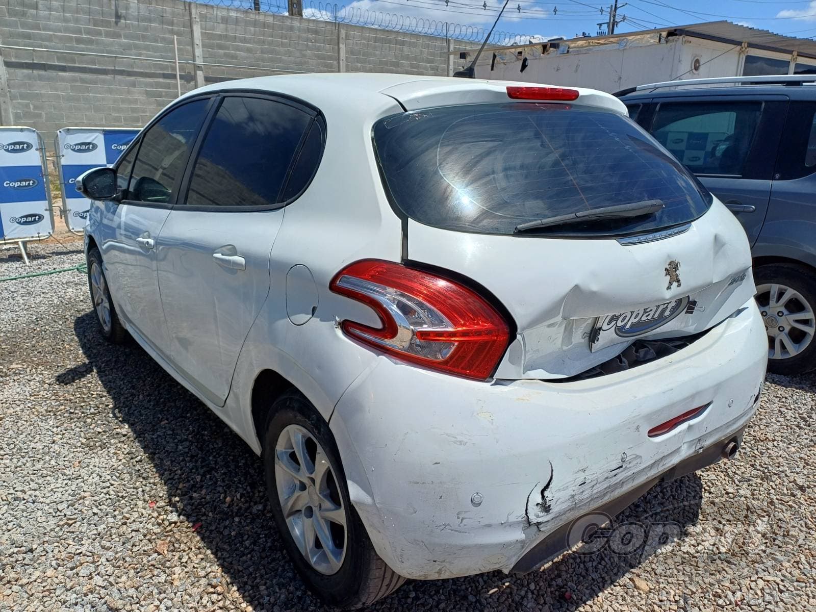 Peugeot 208 2015 — foto 3