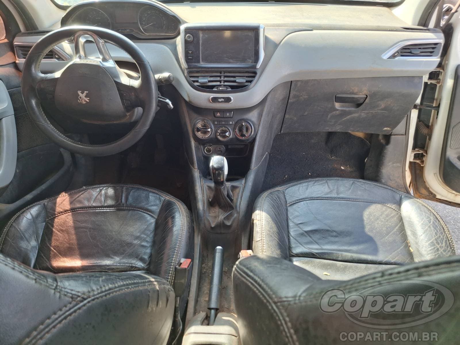 Peugeot 208 2014 — foto 9