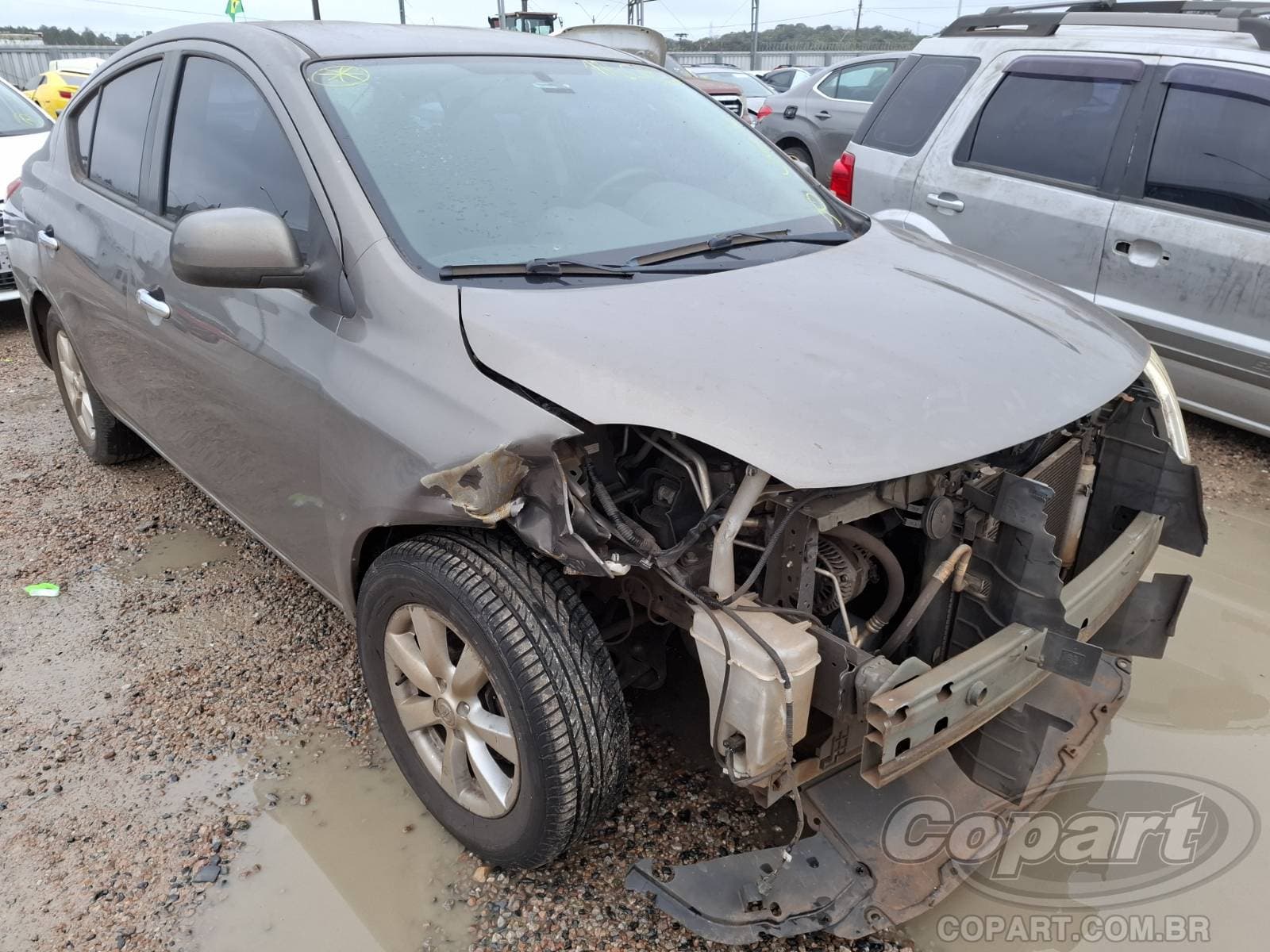 Nissan Versa 1.6 16V 2013