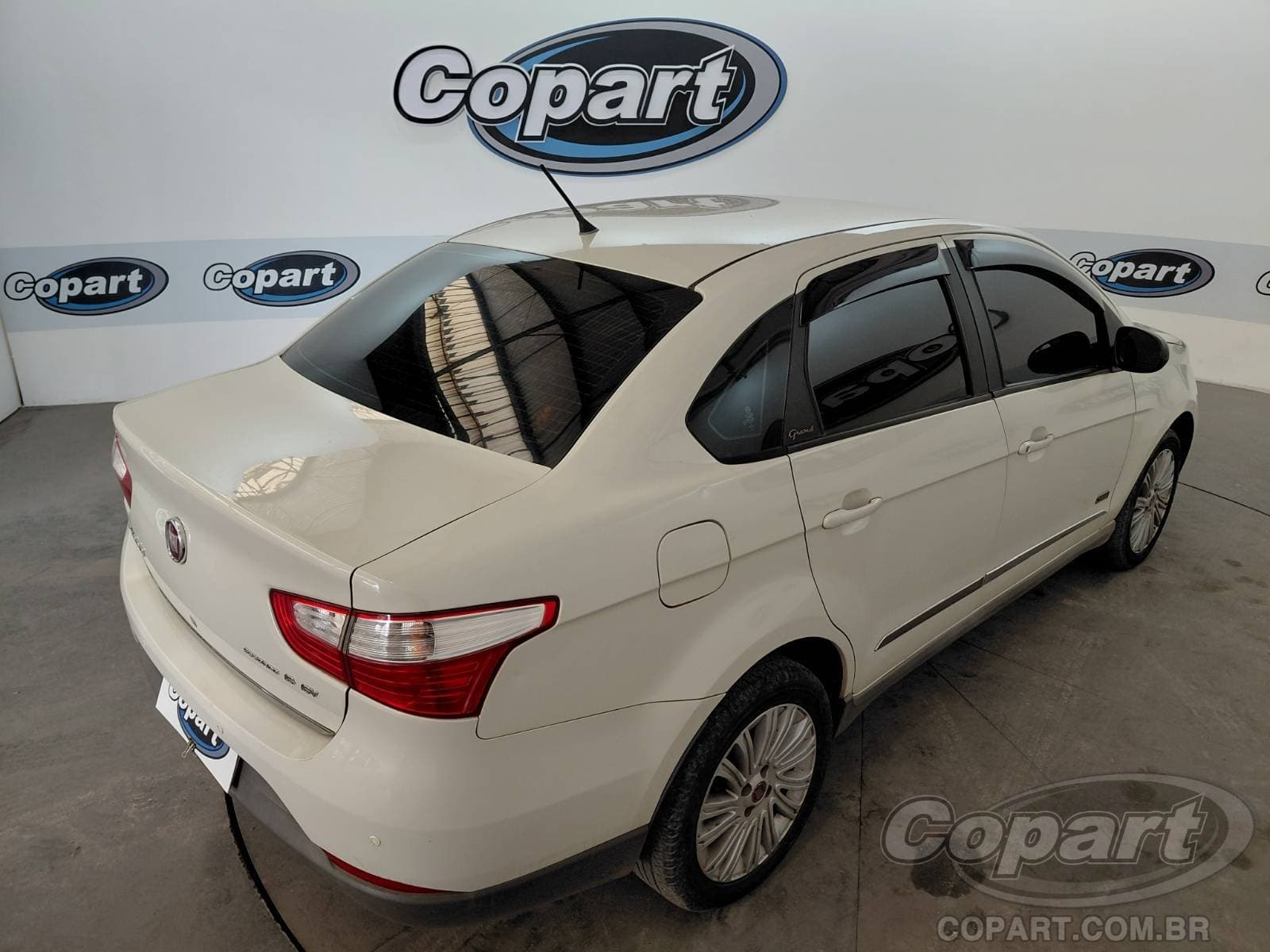 Fiat Grand Siena 2014 — foto 4