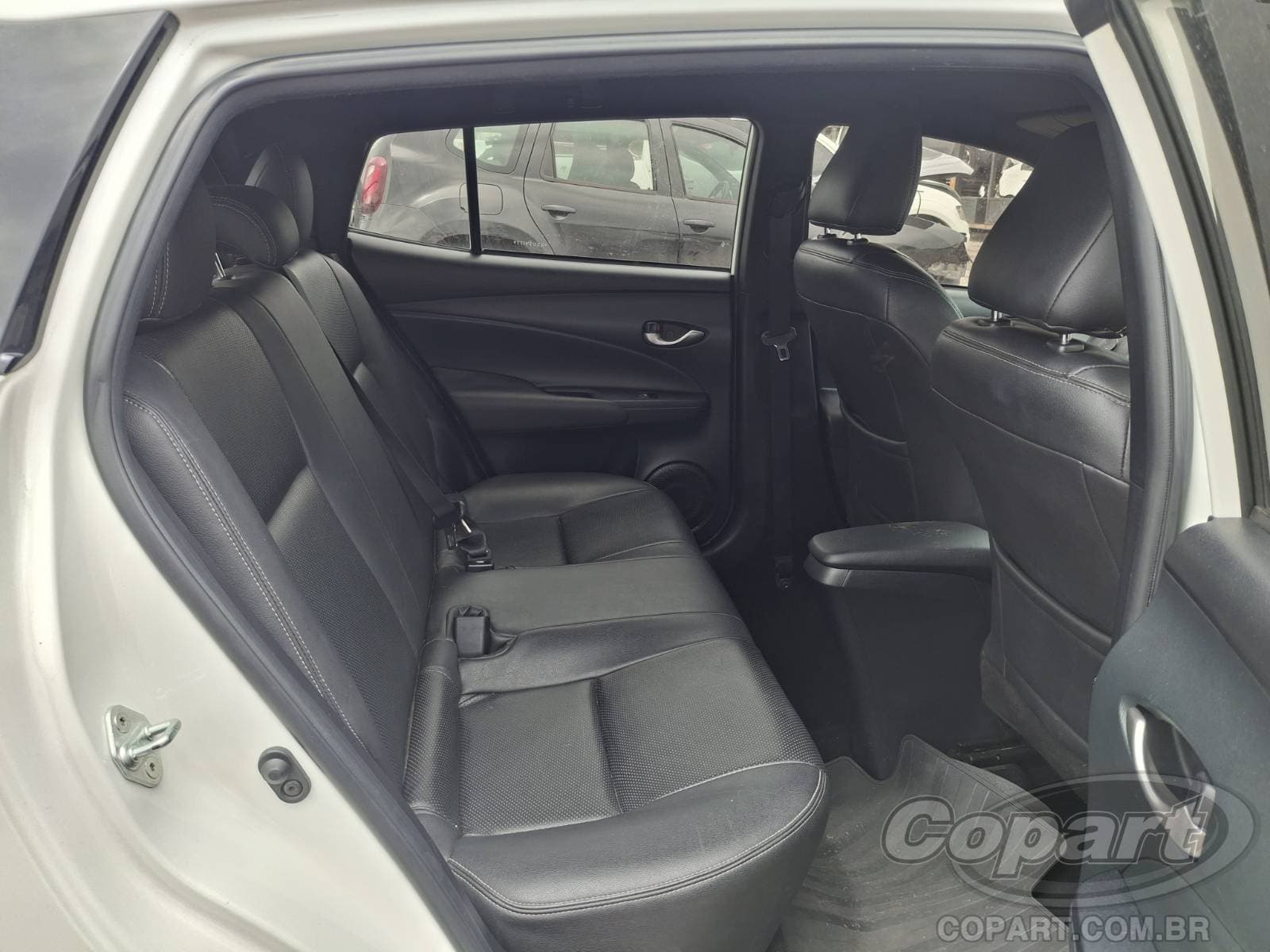 Toyota Yaris 2019 — foto 6