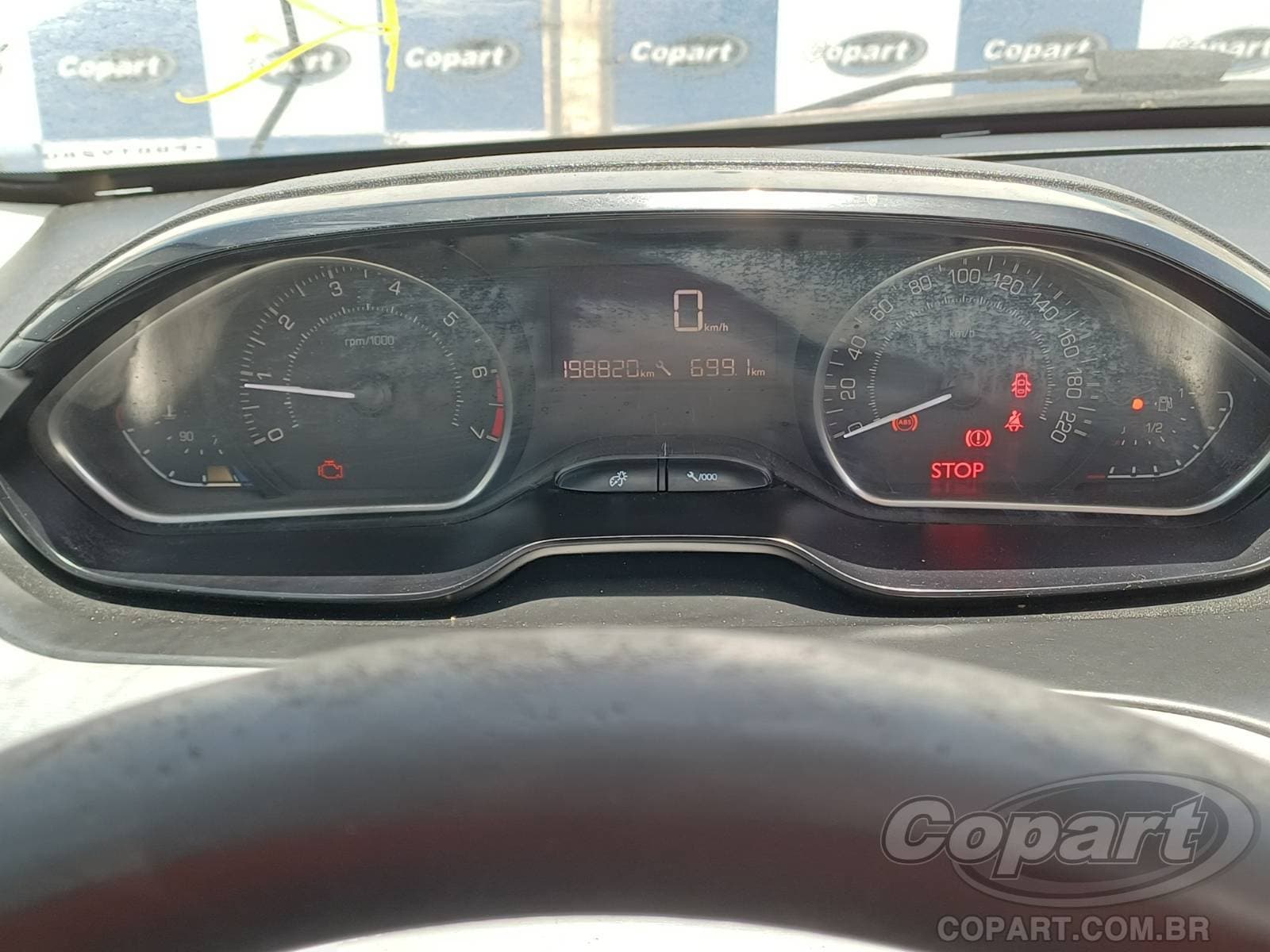 Peugeot 208 2015 — foto 8