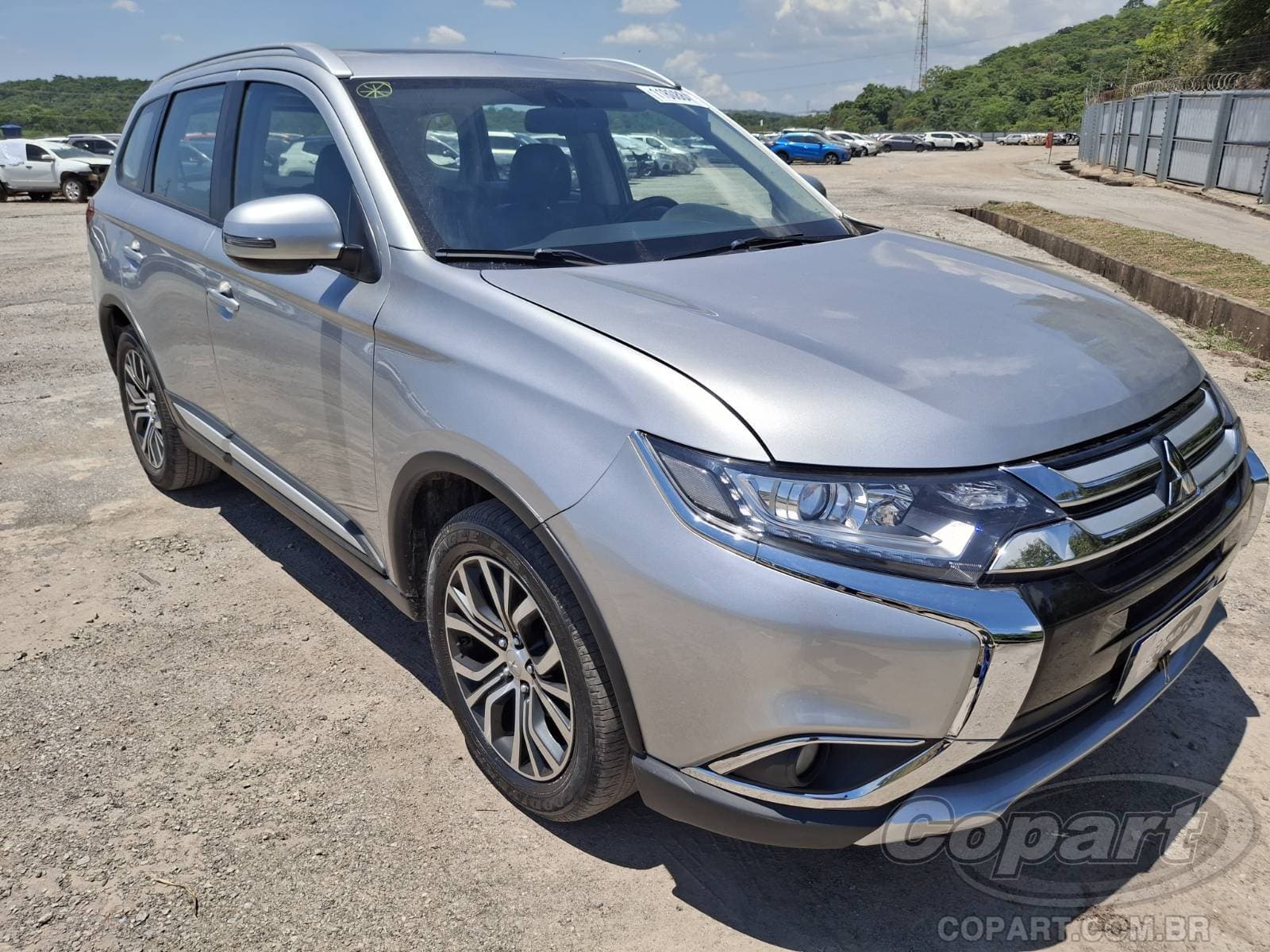 Mitsubishi Outlander 2018 — foto 1