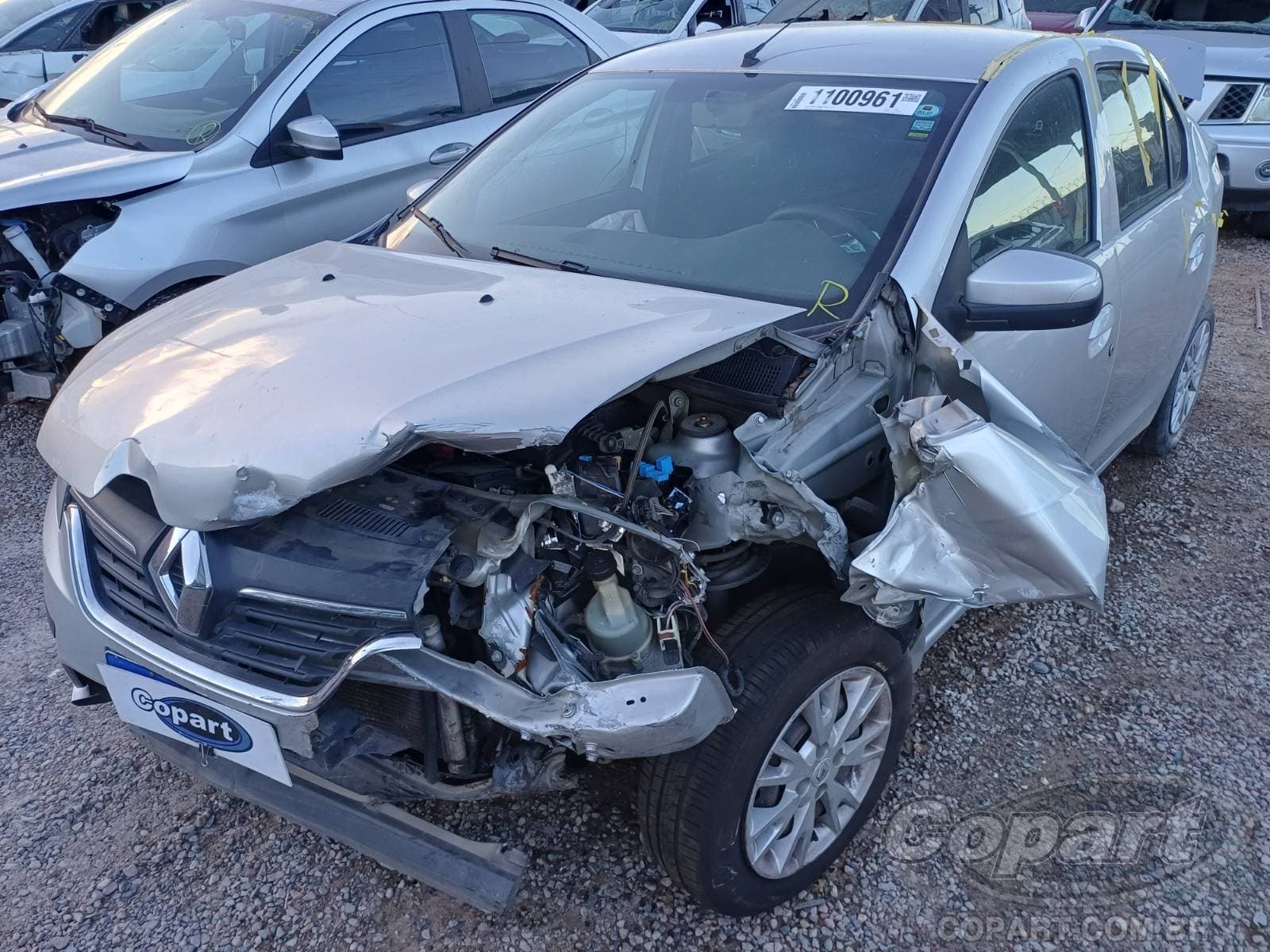 Renault Logan 2021 — foto 2