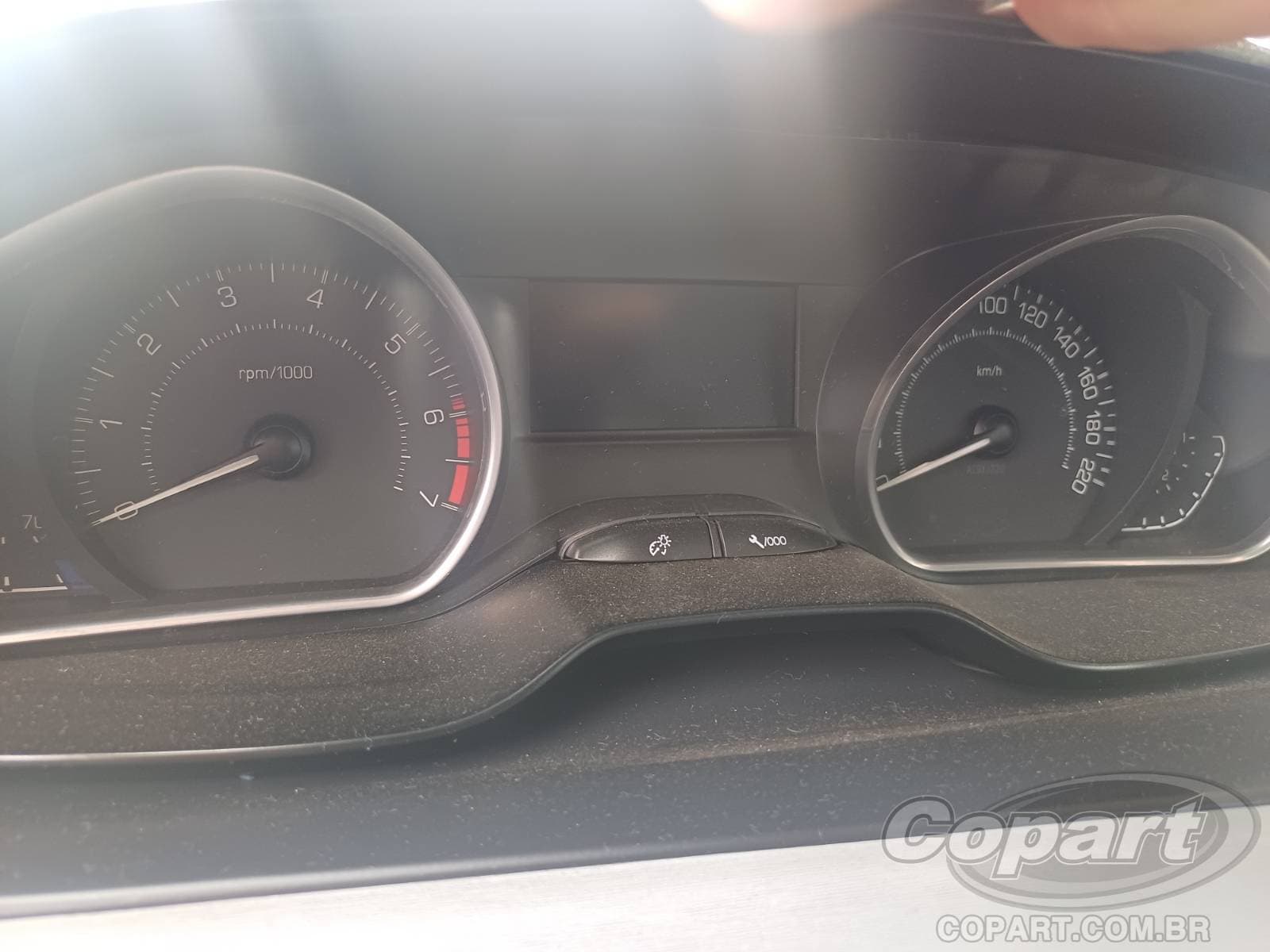 Peugeot 208 2015 — foto 8