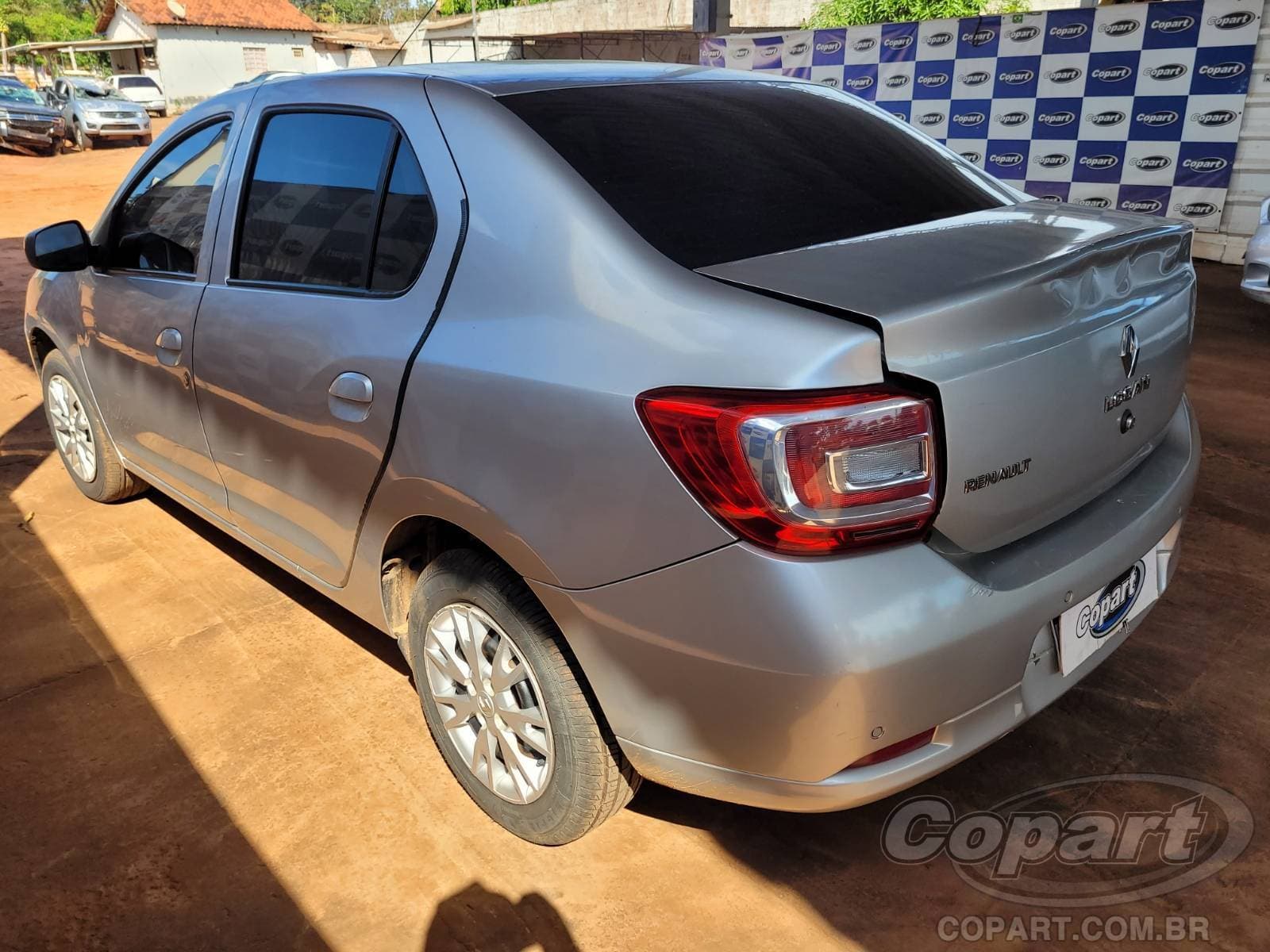 Renault Logan 2021 — foto 3