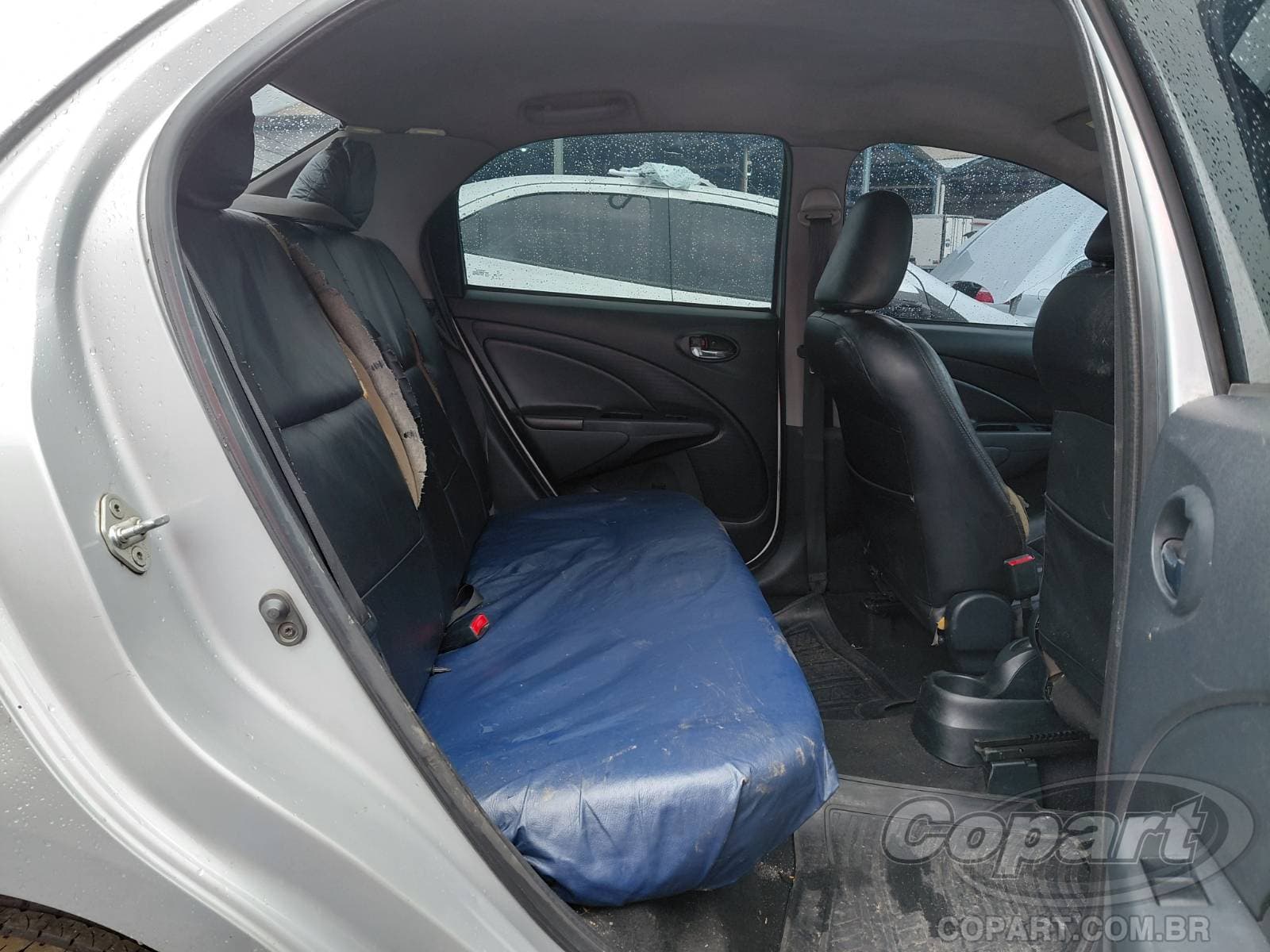 Toyota Etios Seda 2015 — foto 6