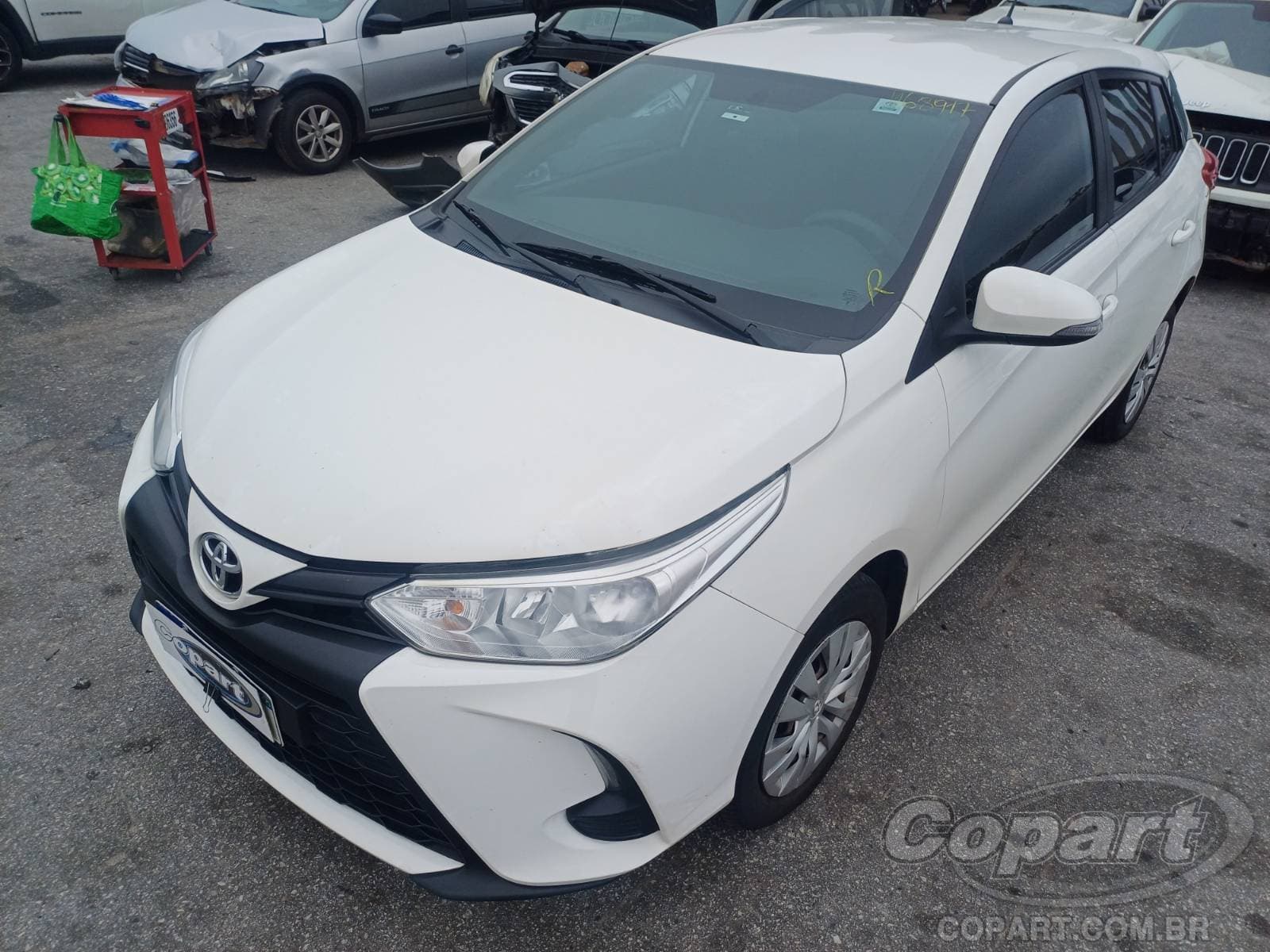 Toyota Yaris 2023 — foto 2