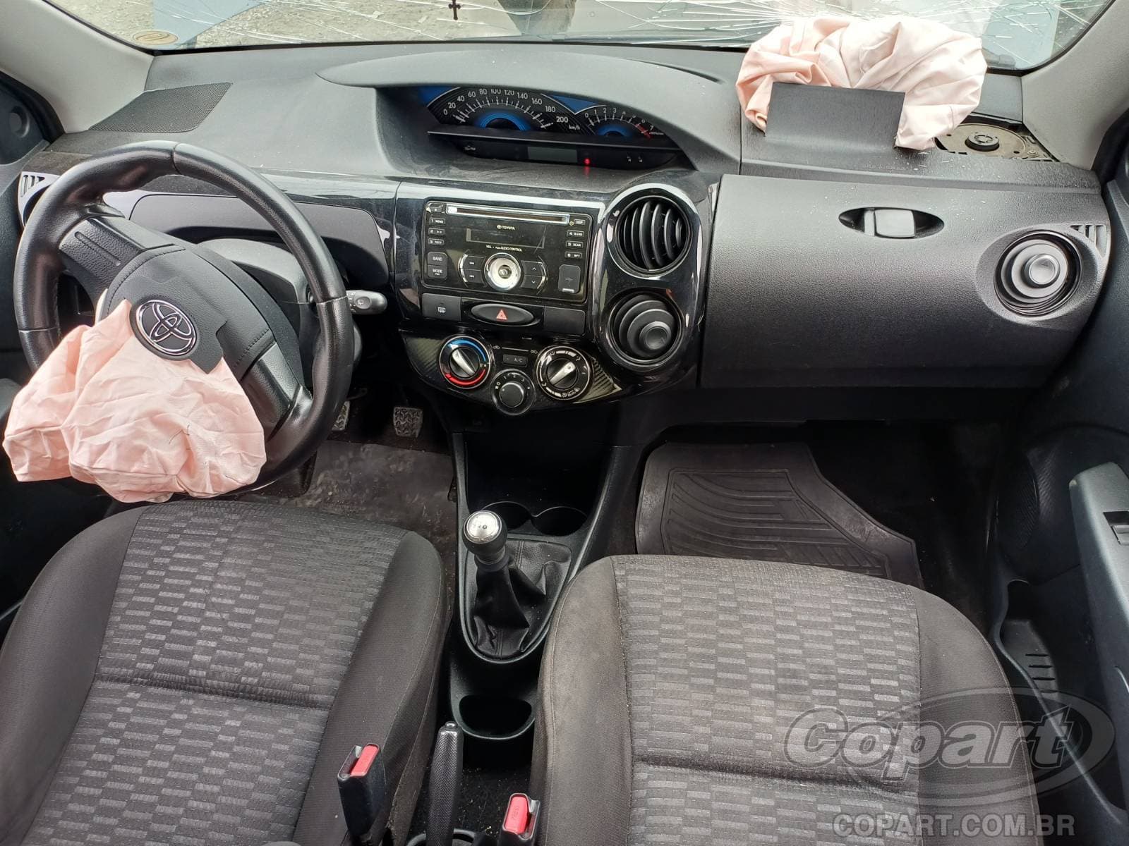 Toyota Etios 2016 — foto 9