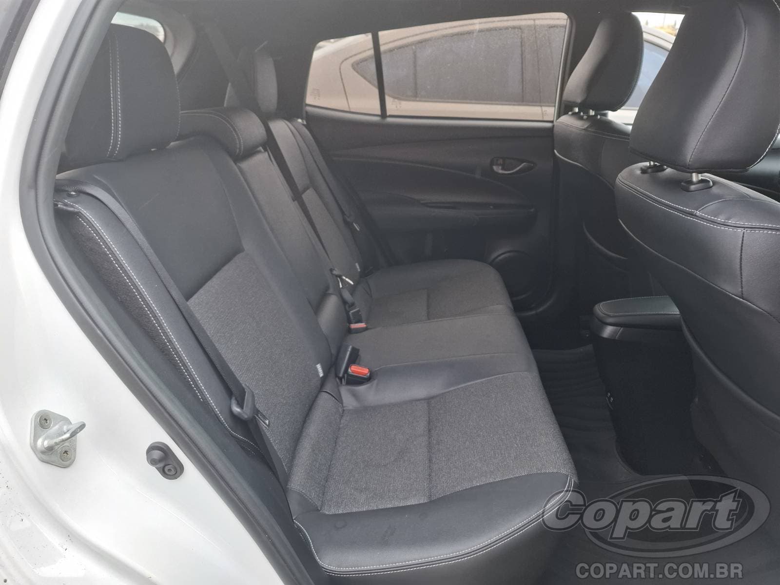 Toyota Yaris 2023 — foto 6