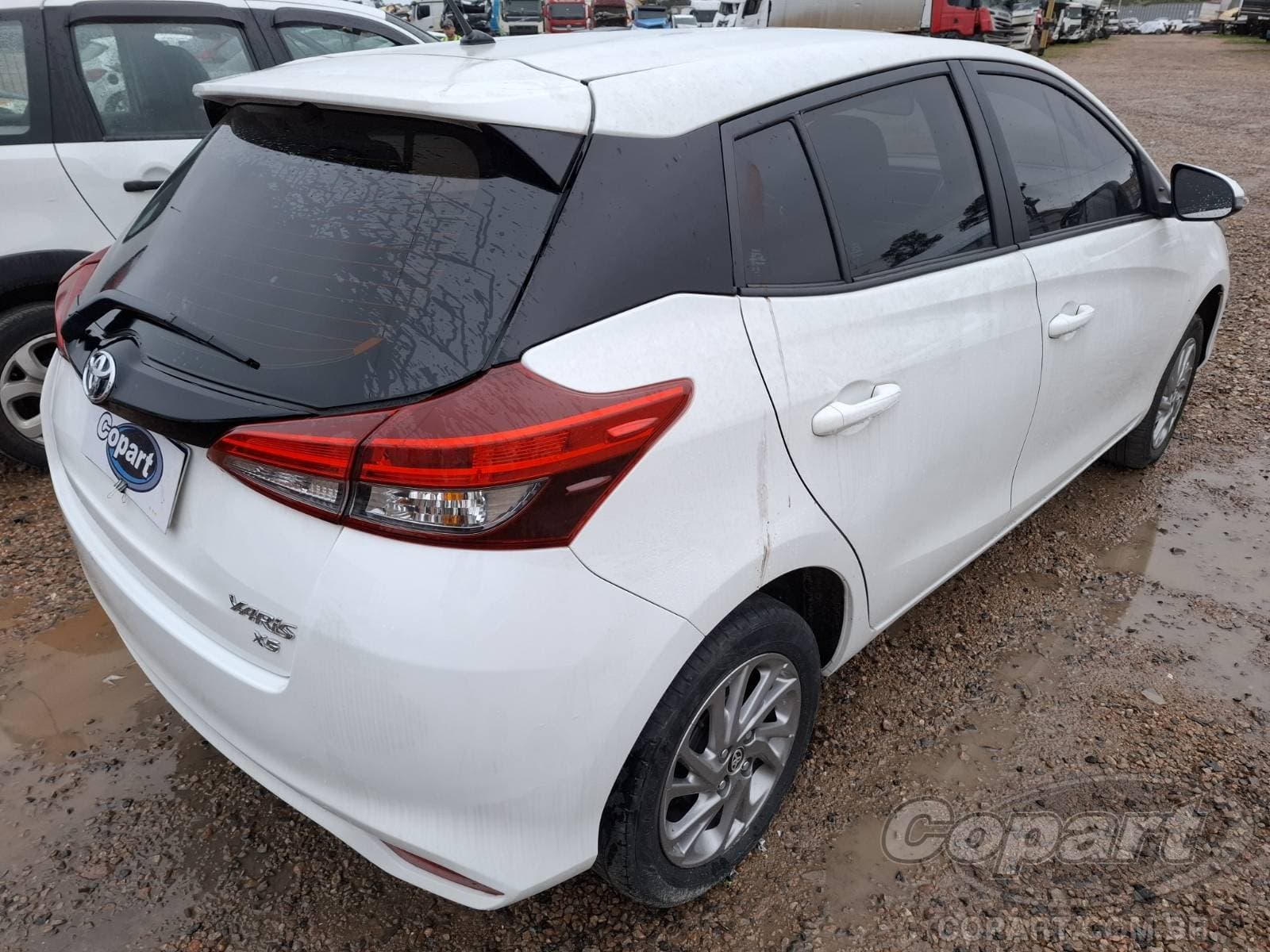 Toyota Yaris 2023 — foto 4