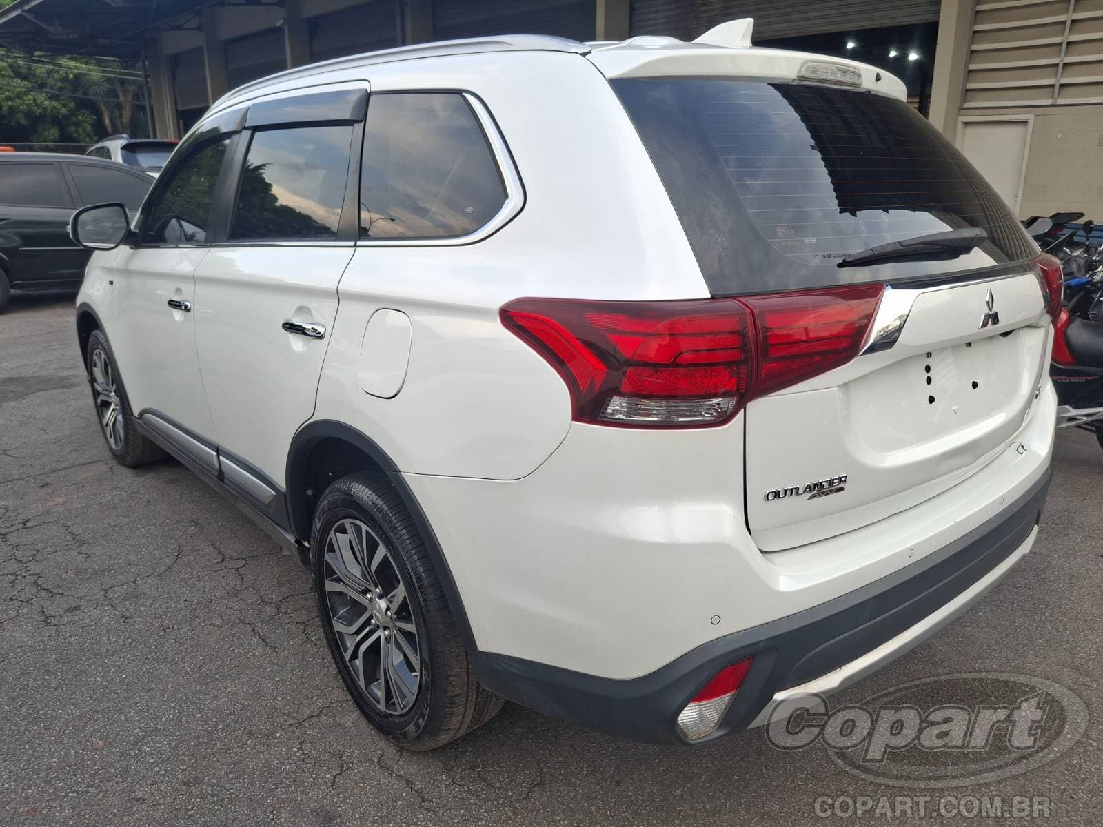 Mitsubishi Outlander 2018 — foto 3