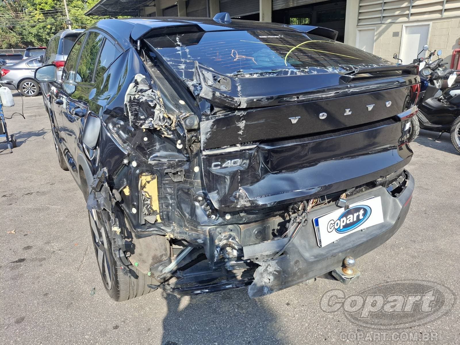 Volvo C40 2023 — foto 3