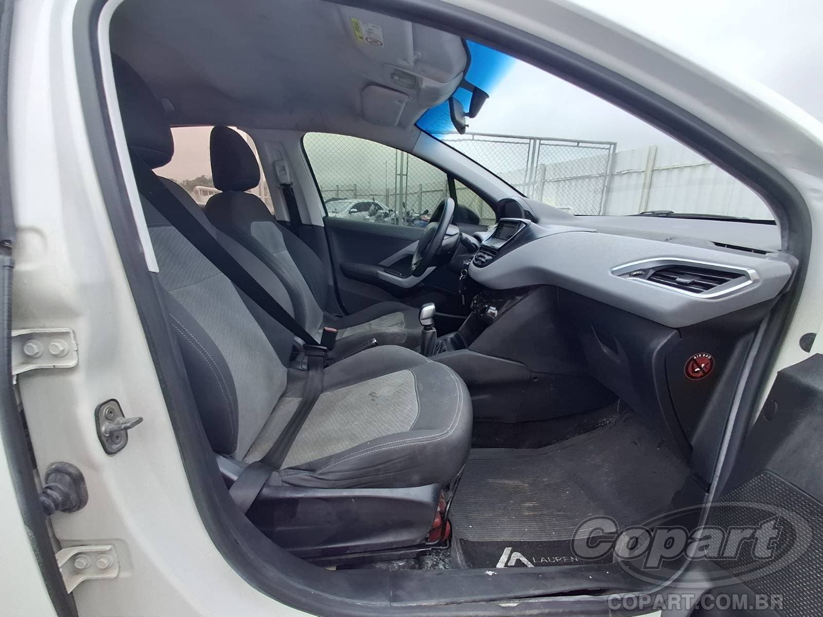Peugeot 208 2014 — foto 5