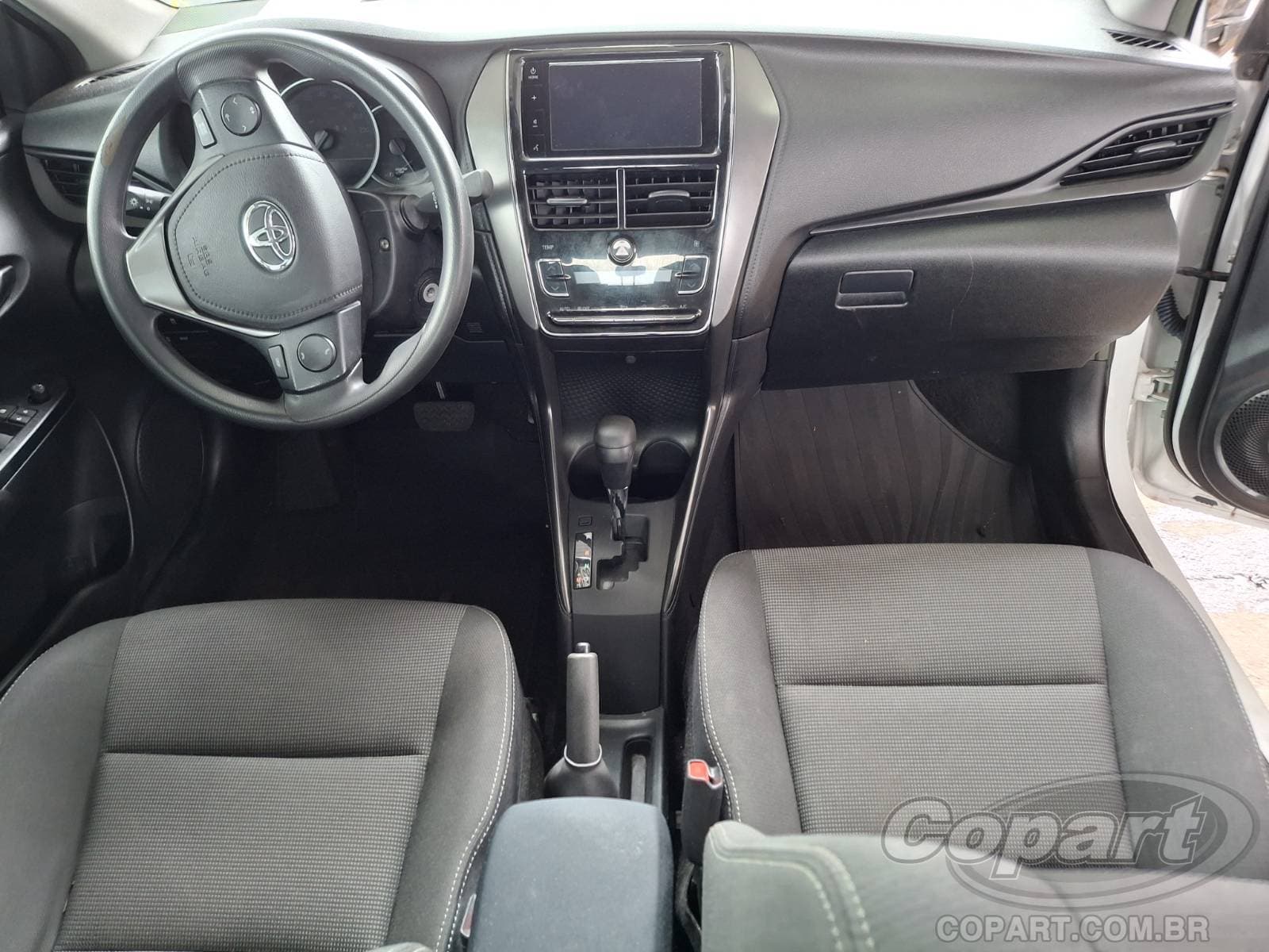 Toyota Yaris Seda 2023 — foto 9