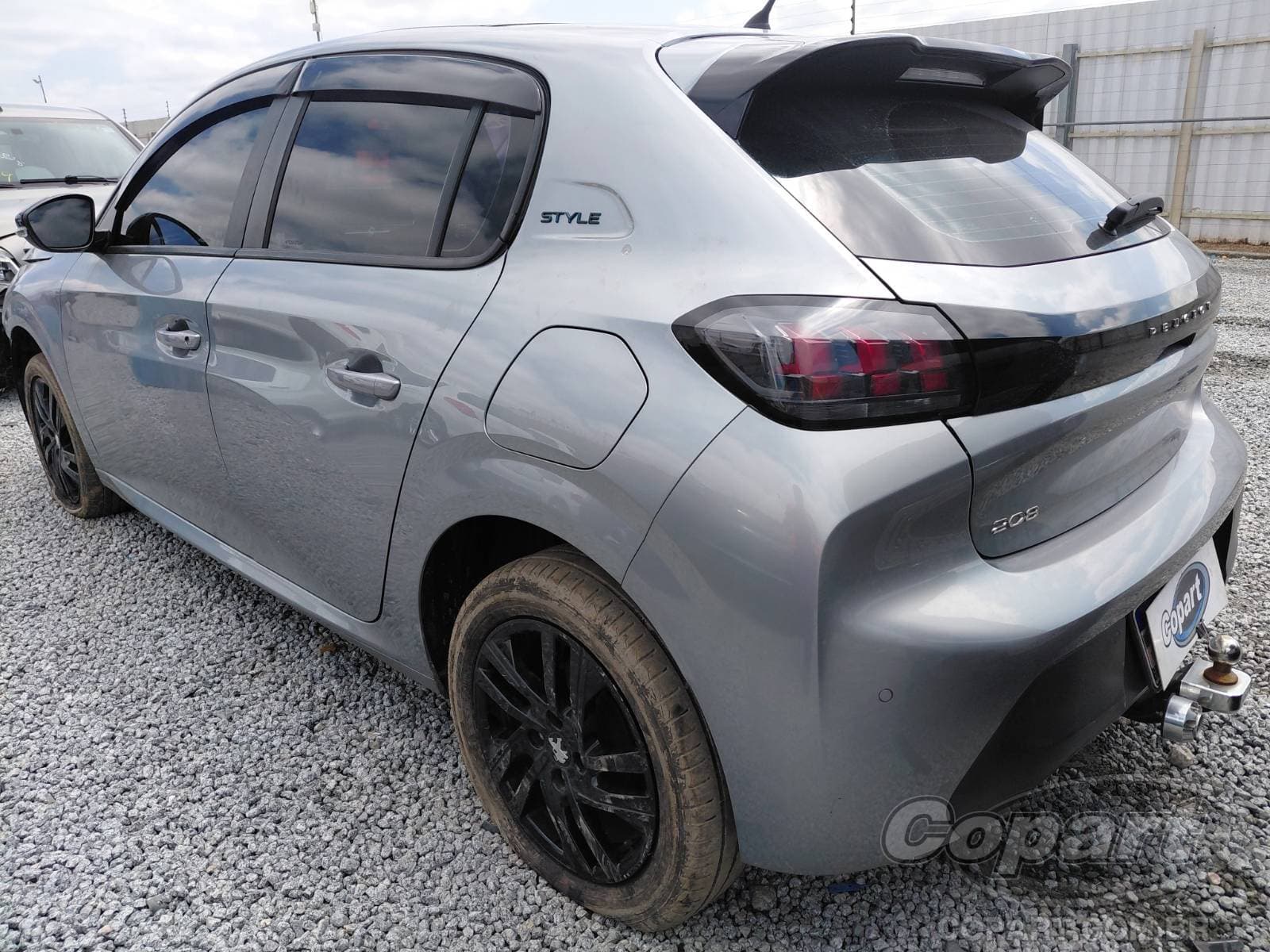 Peugeot 208 2023 — foto 3