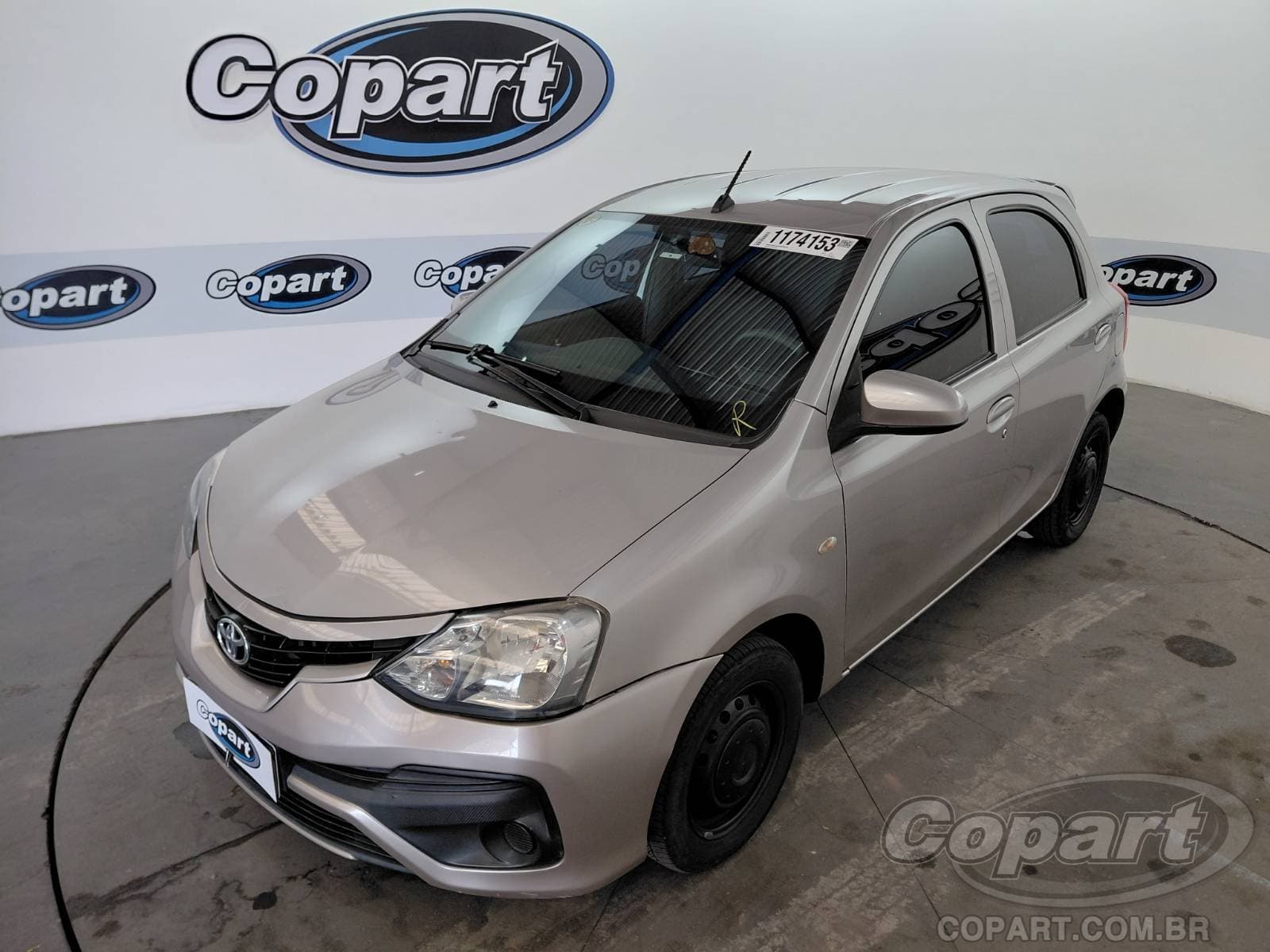 Toyota Etios 2018 — foto 2