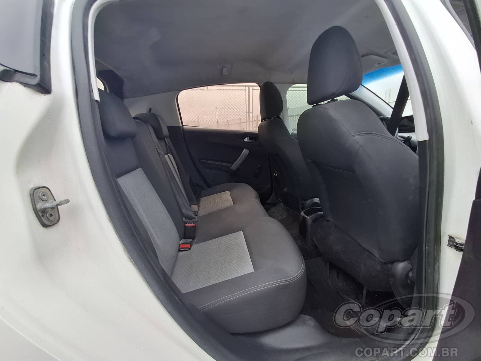Peugeot 208 2014 — foto 6