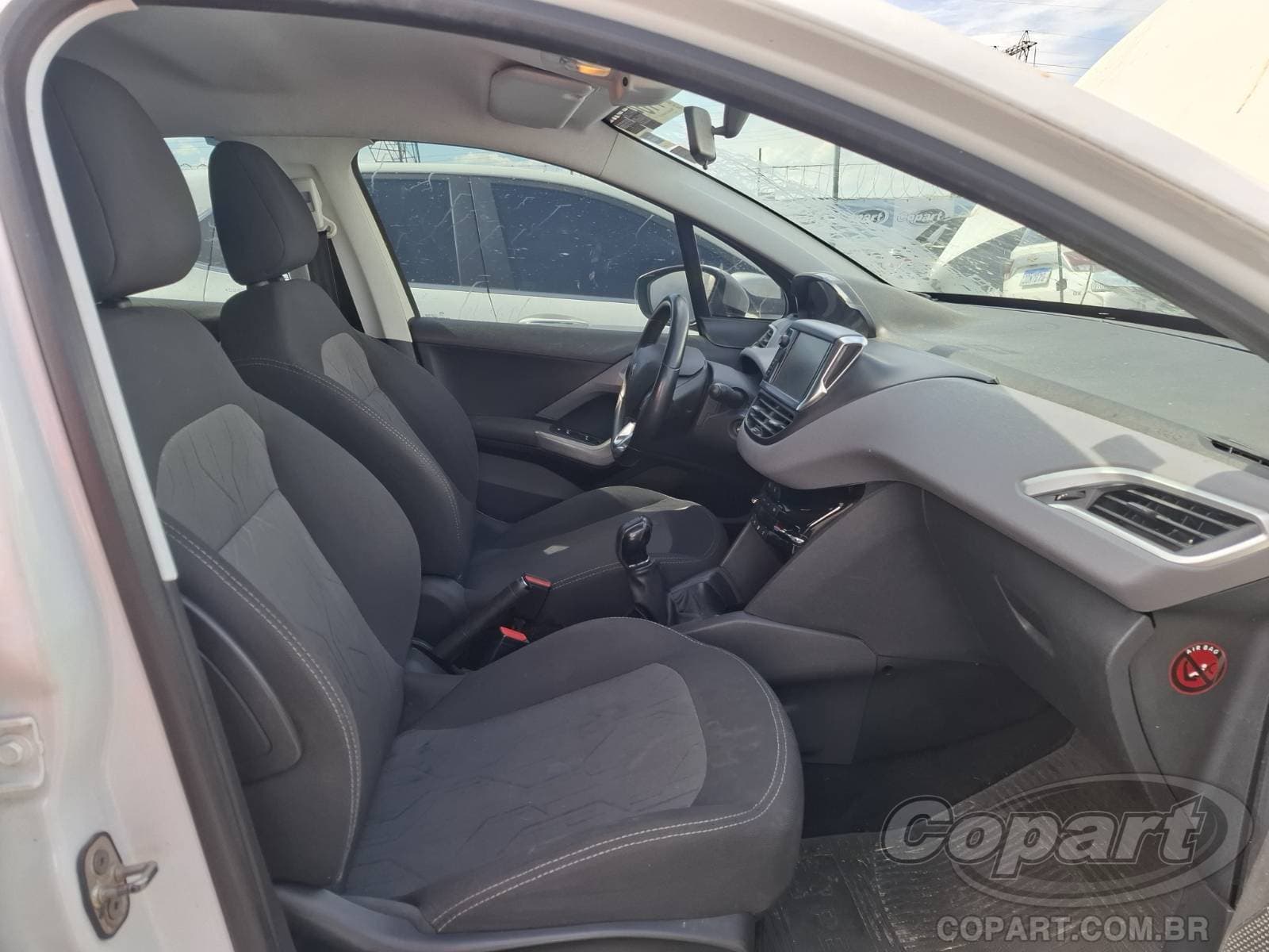 Peugeot 208 2017 — foto 5