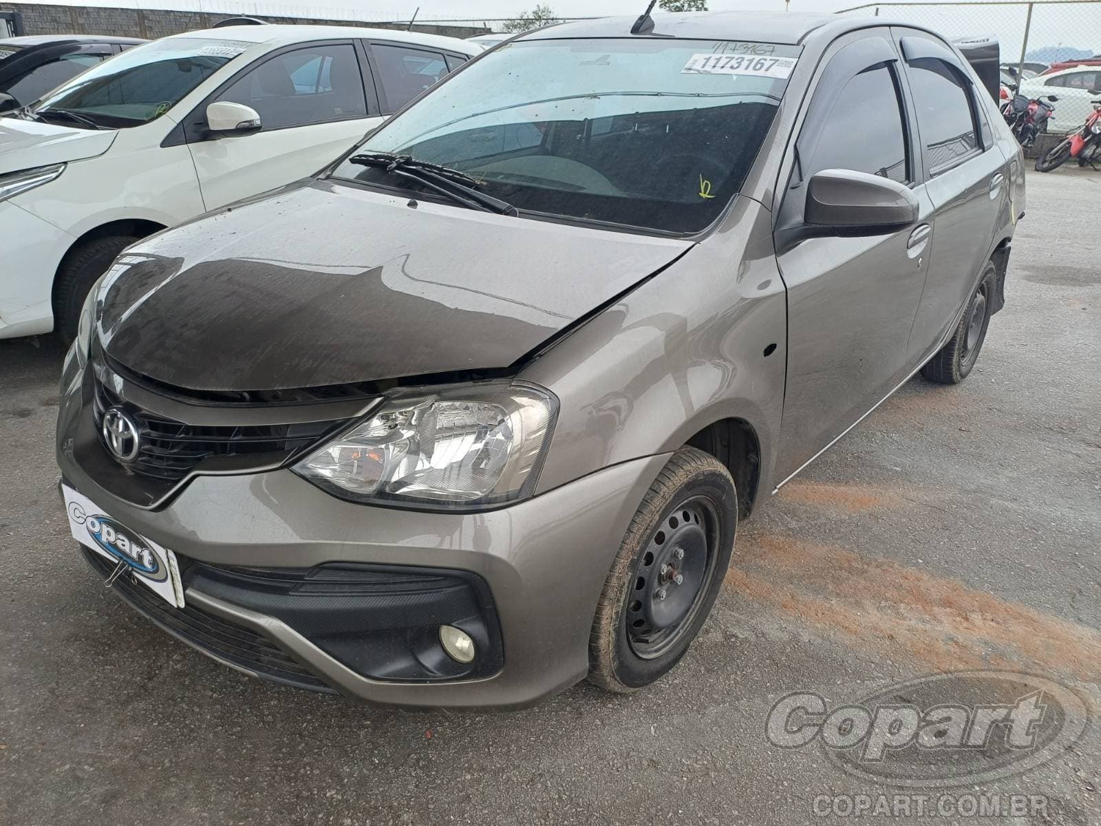 Toyota Etios Seda 2018 — foto 2