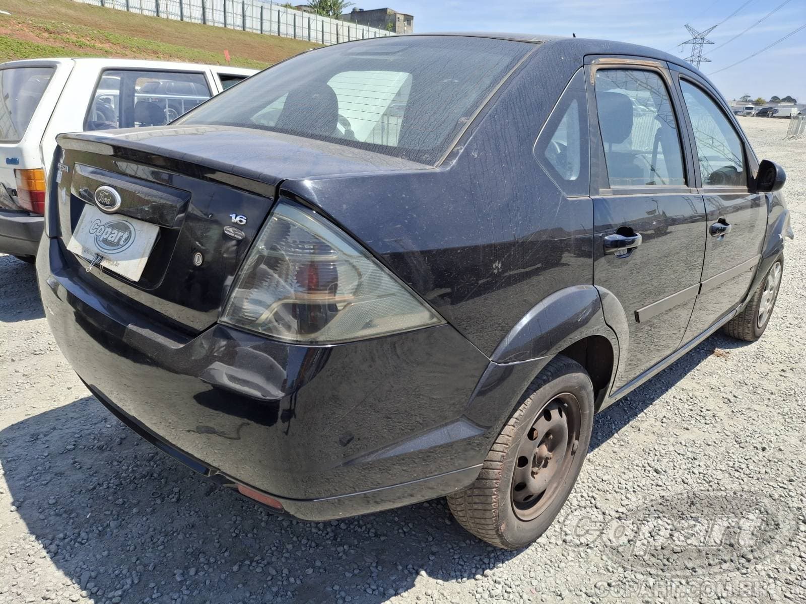 Ford Fiesta Sedan 2014 — foto 4